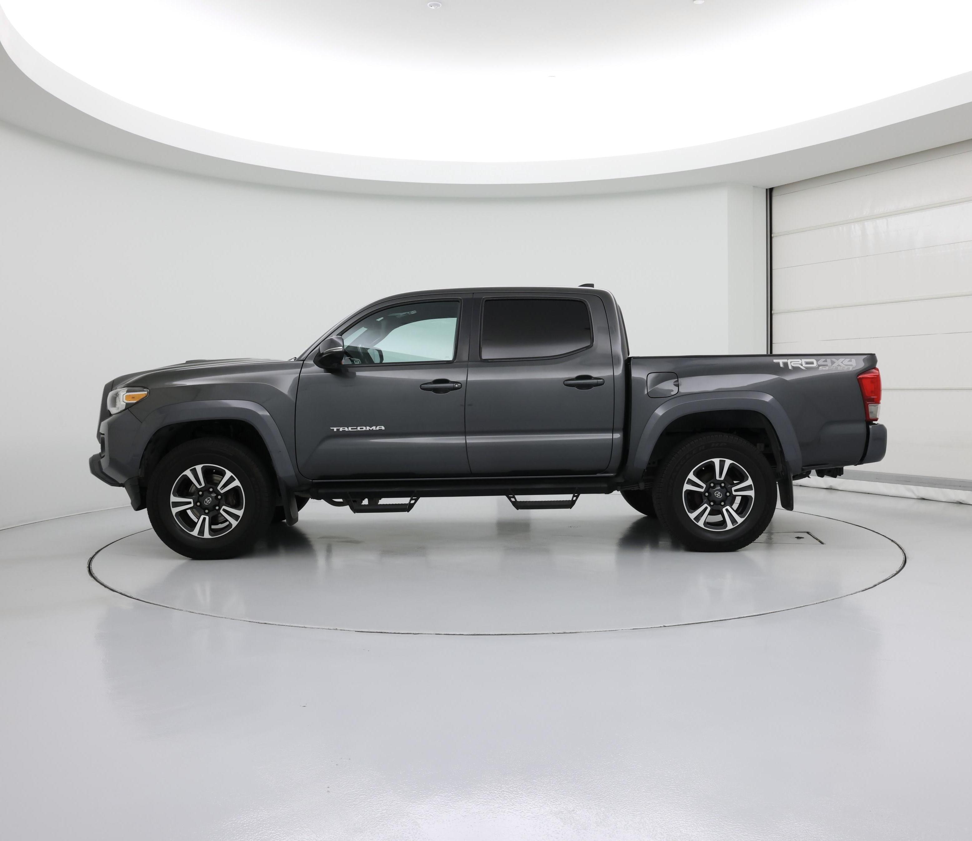 Thumbnail: 2016 Toyota Tacoma - 3