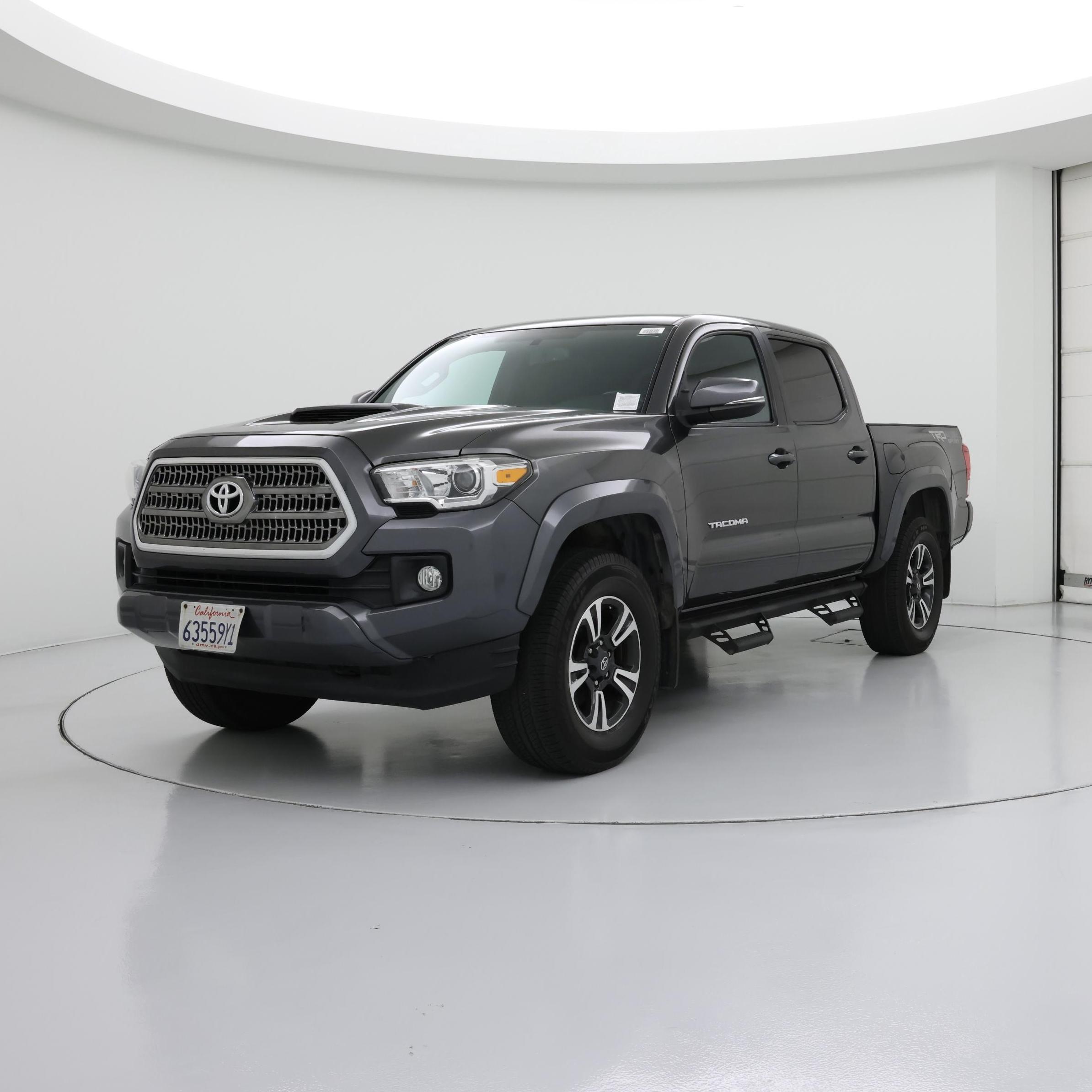 Thumbnail: 2016 Toyota Tacoma - 4