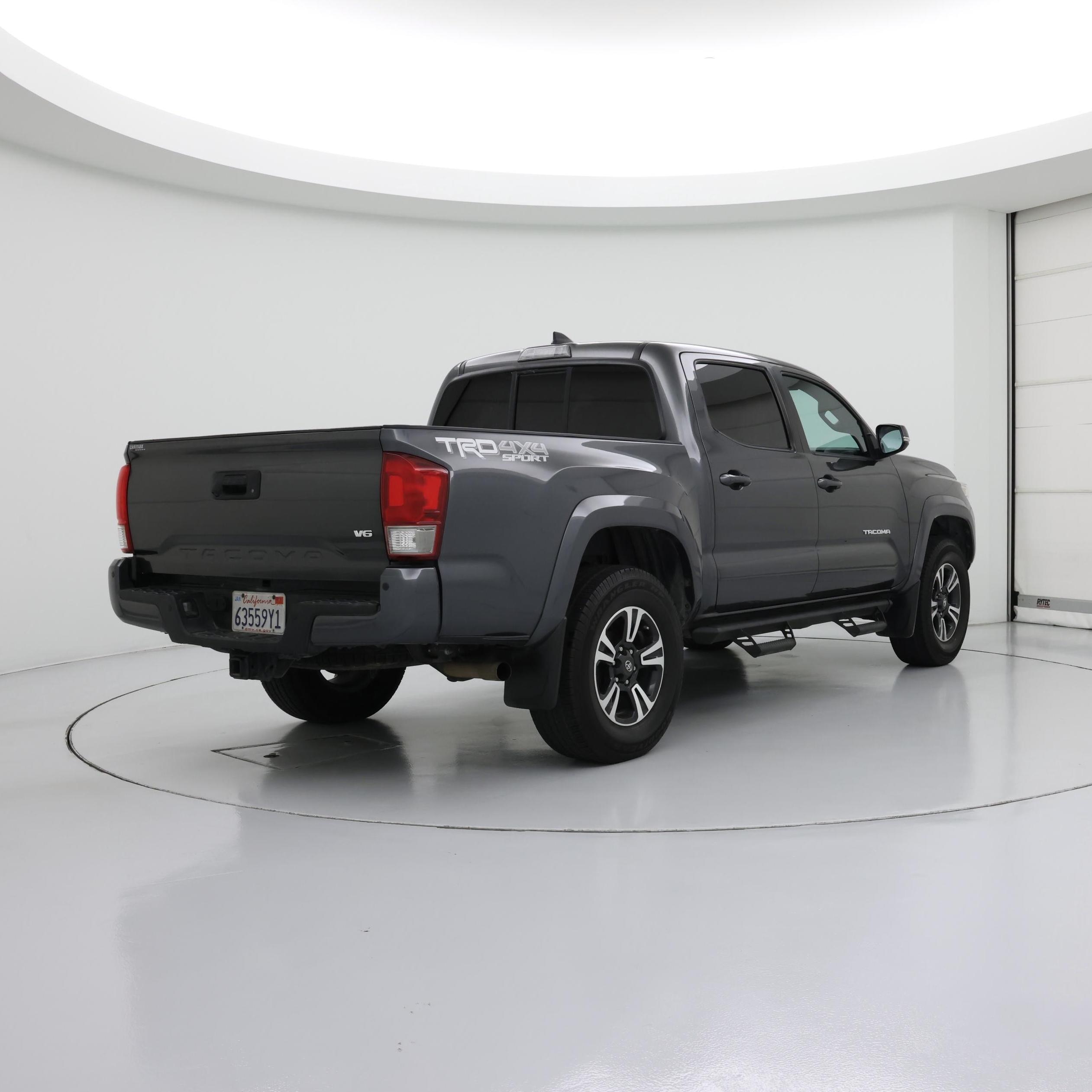 Thumbnail: 2016 Toyota Tacoma - 8
