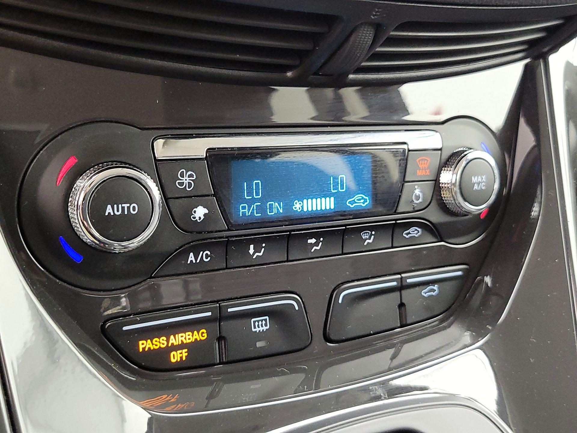 Thumbnail: 2015 Ford Escape - 16