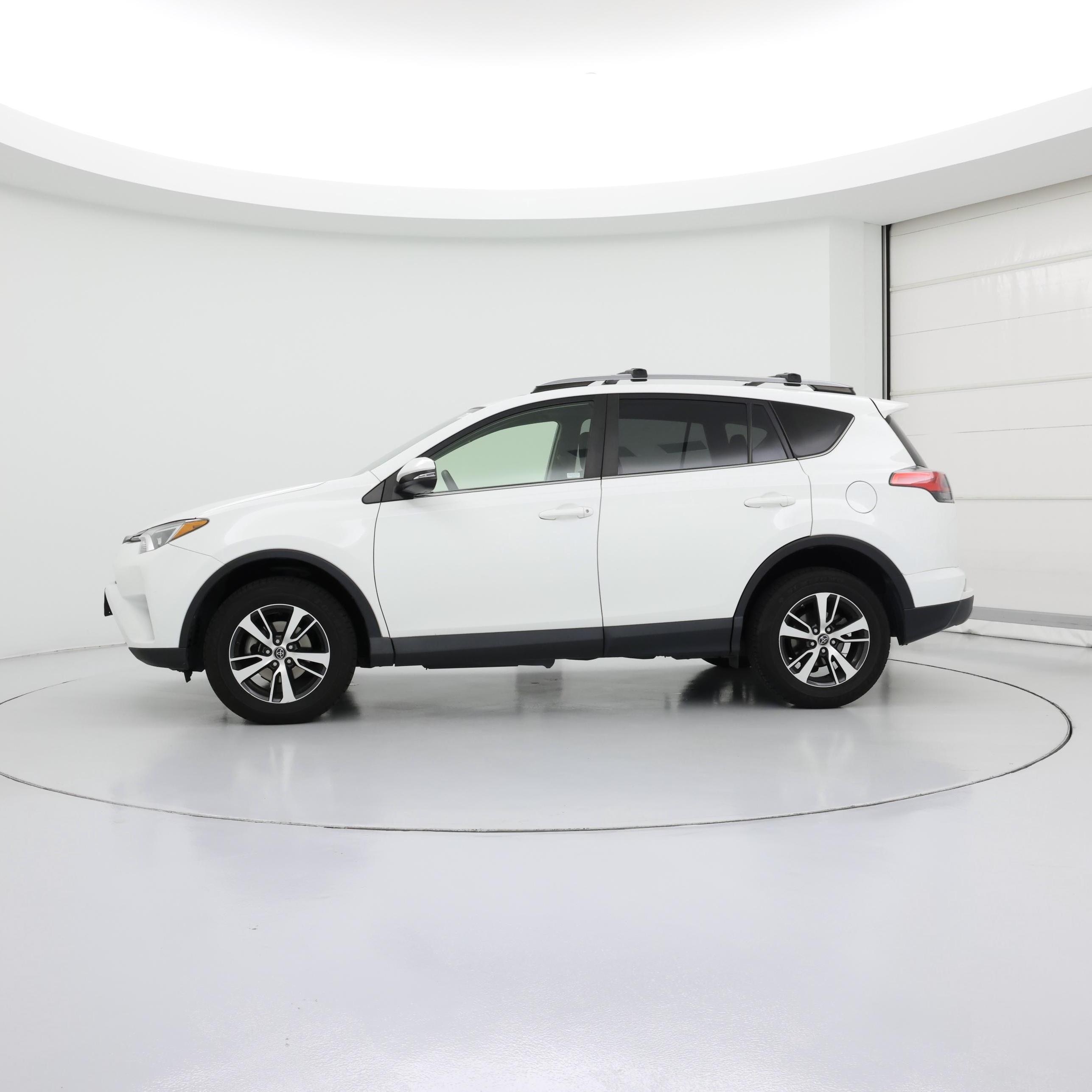 Thumbnail: 2017 Toyota RAV4 - 3