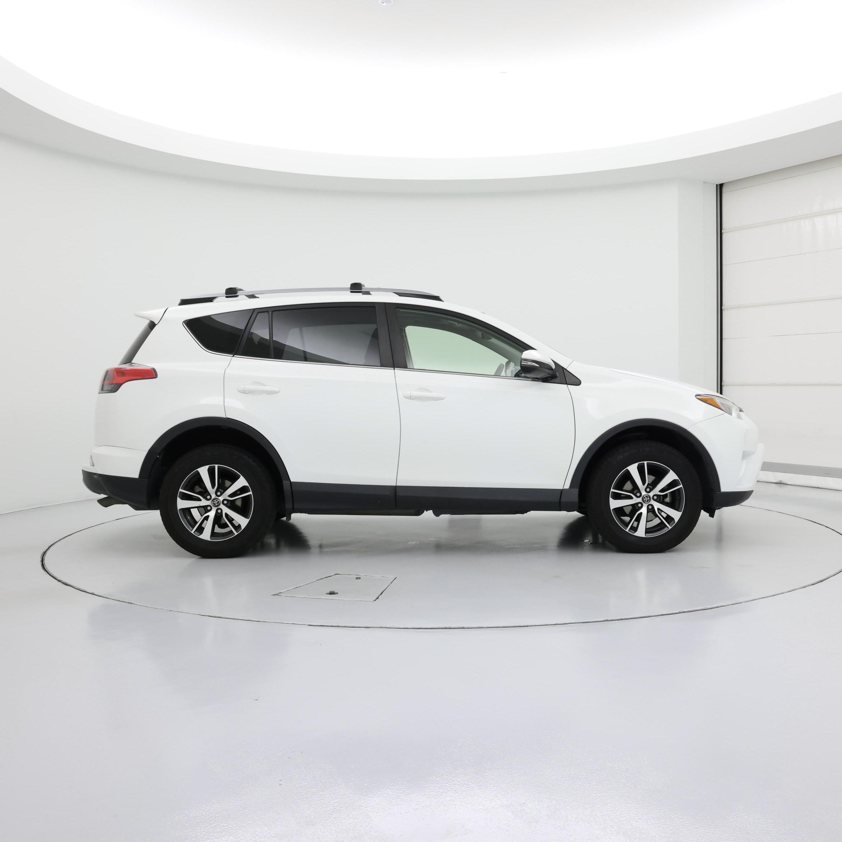 Thumbnail: 2017 Toyota RAV4 - 7