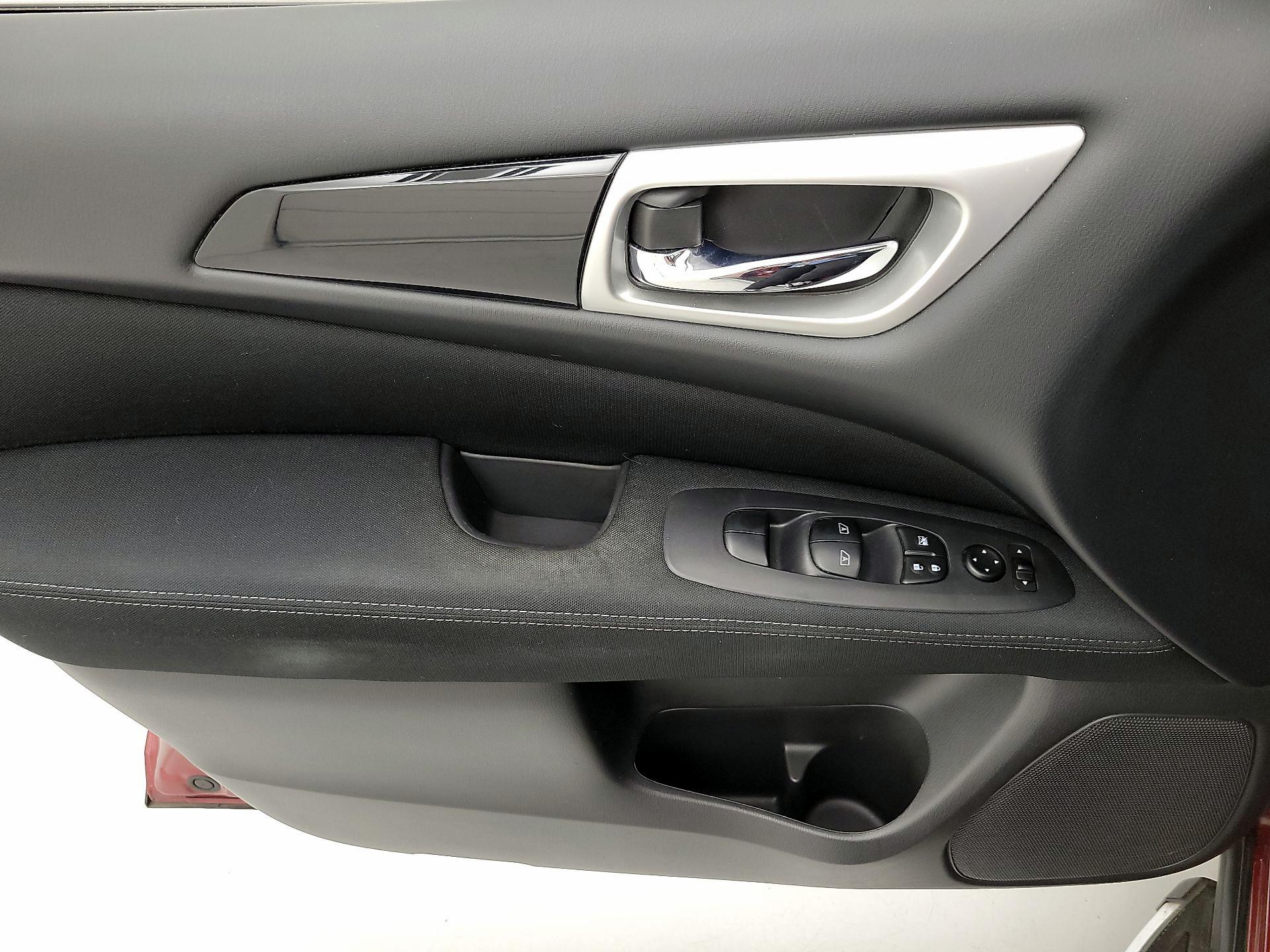 Thumbnail: 2017 Nissan Pathfinder - 12