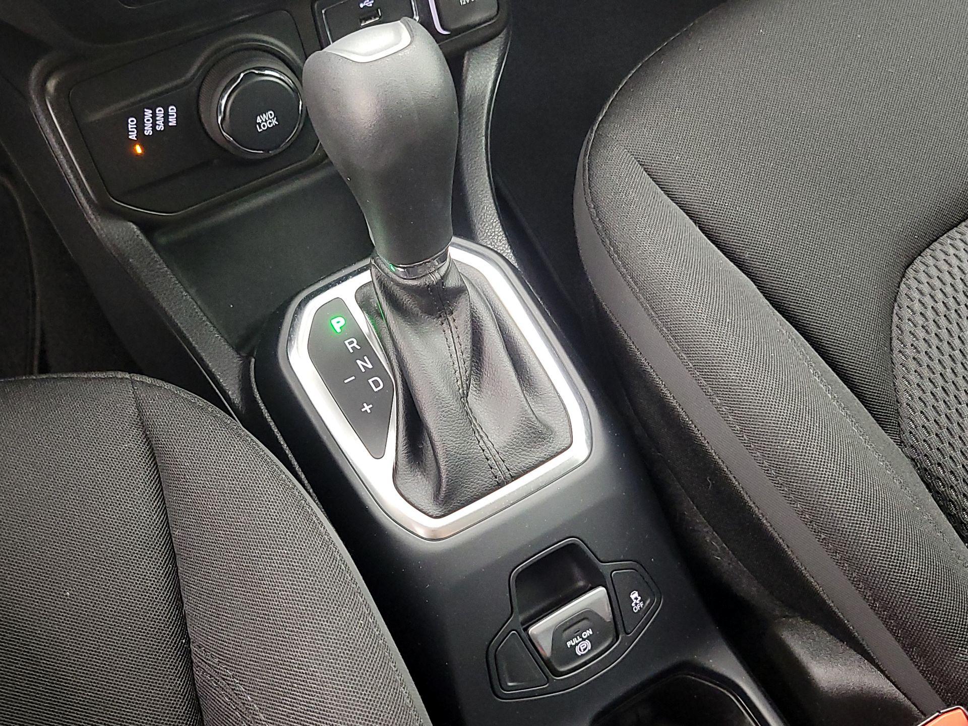 Thumbnail: 2020 Jeep Renegade - 17