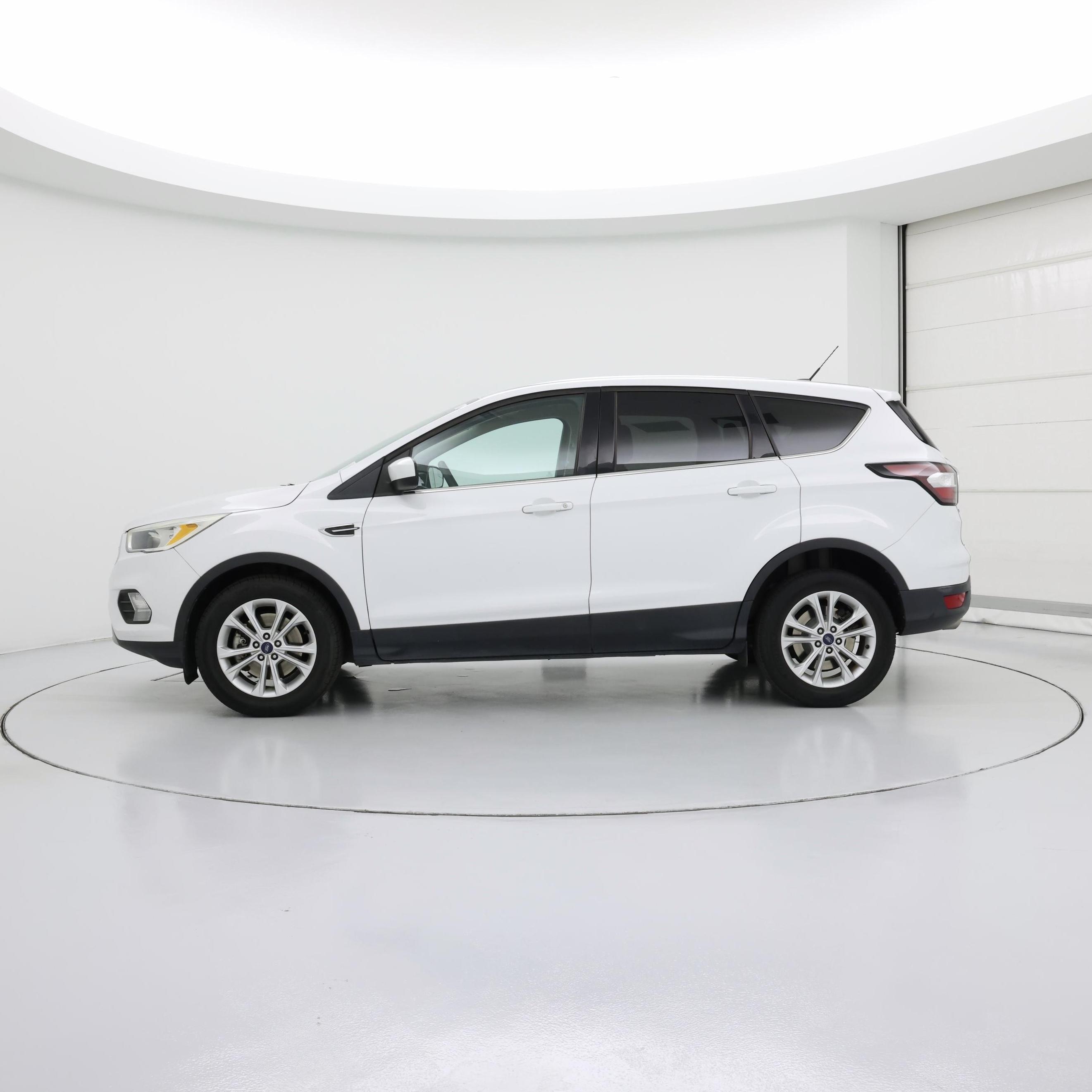 Thumbnail: 2017 Ford Escape - 3