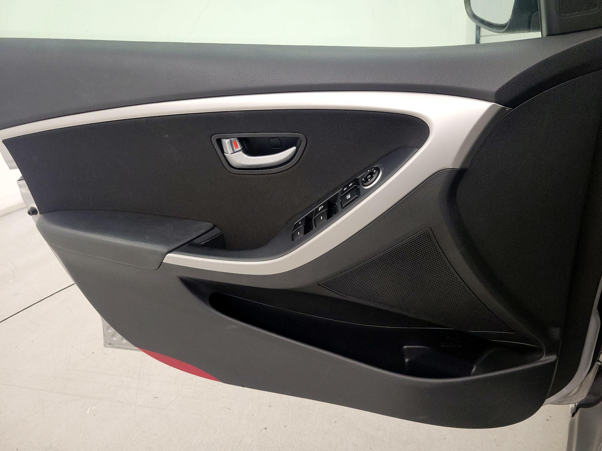 Thumbnail: 2016 Hyundai Elantra - 12