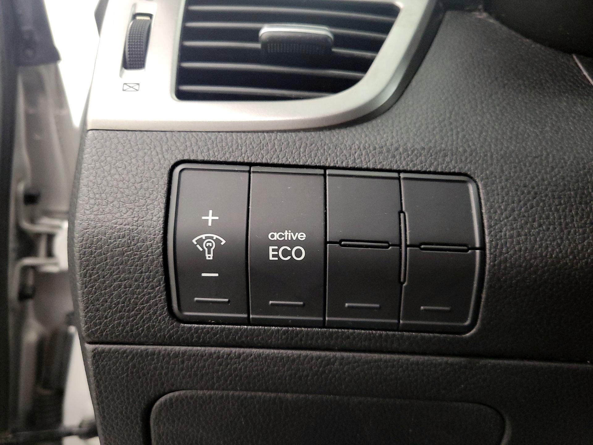 Thumbnail: 2016 Hyundai Elantra - 13