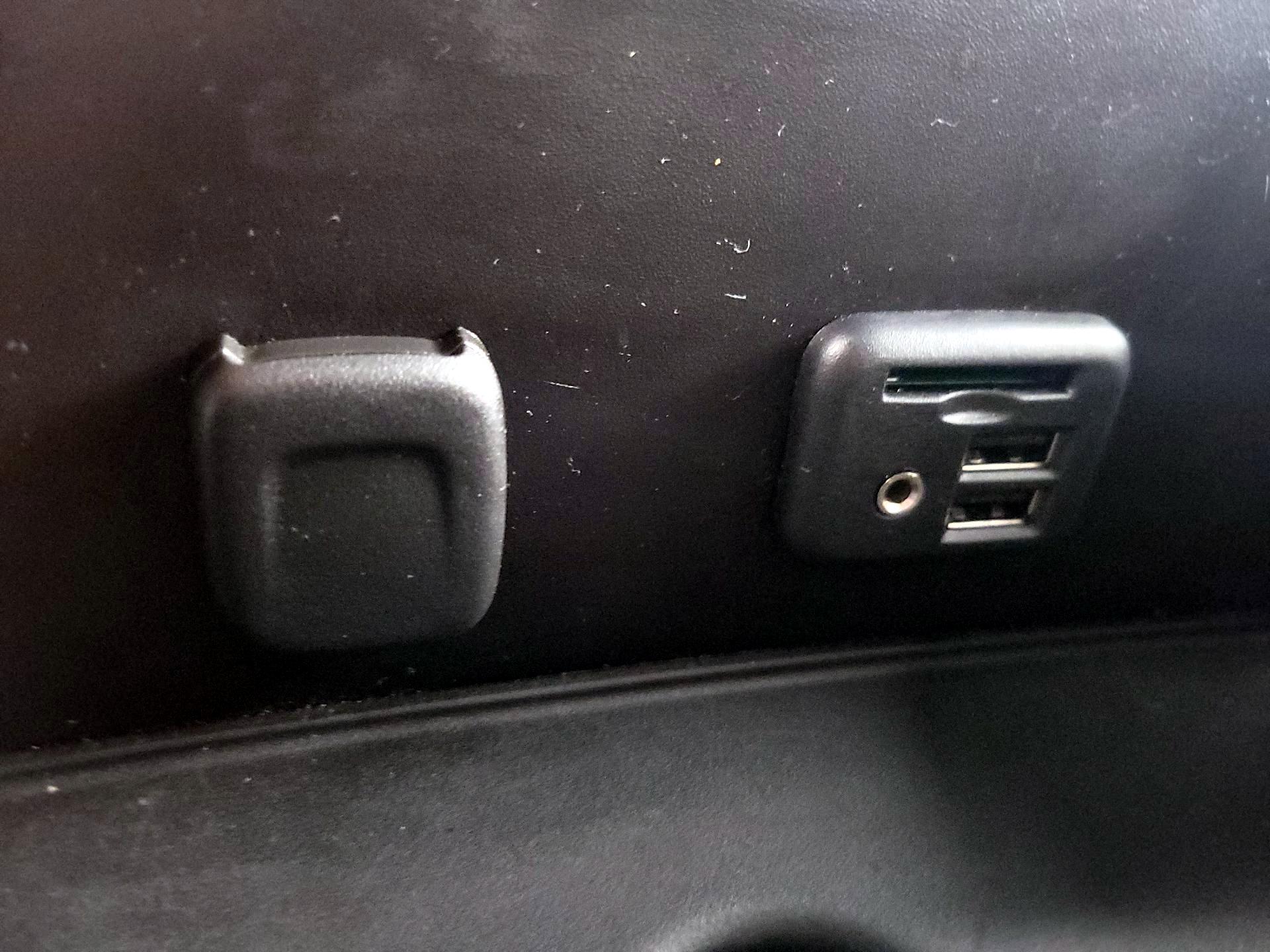 Thumbnail: 2015 Chevrolet Silverado 1500 - 19