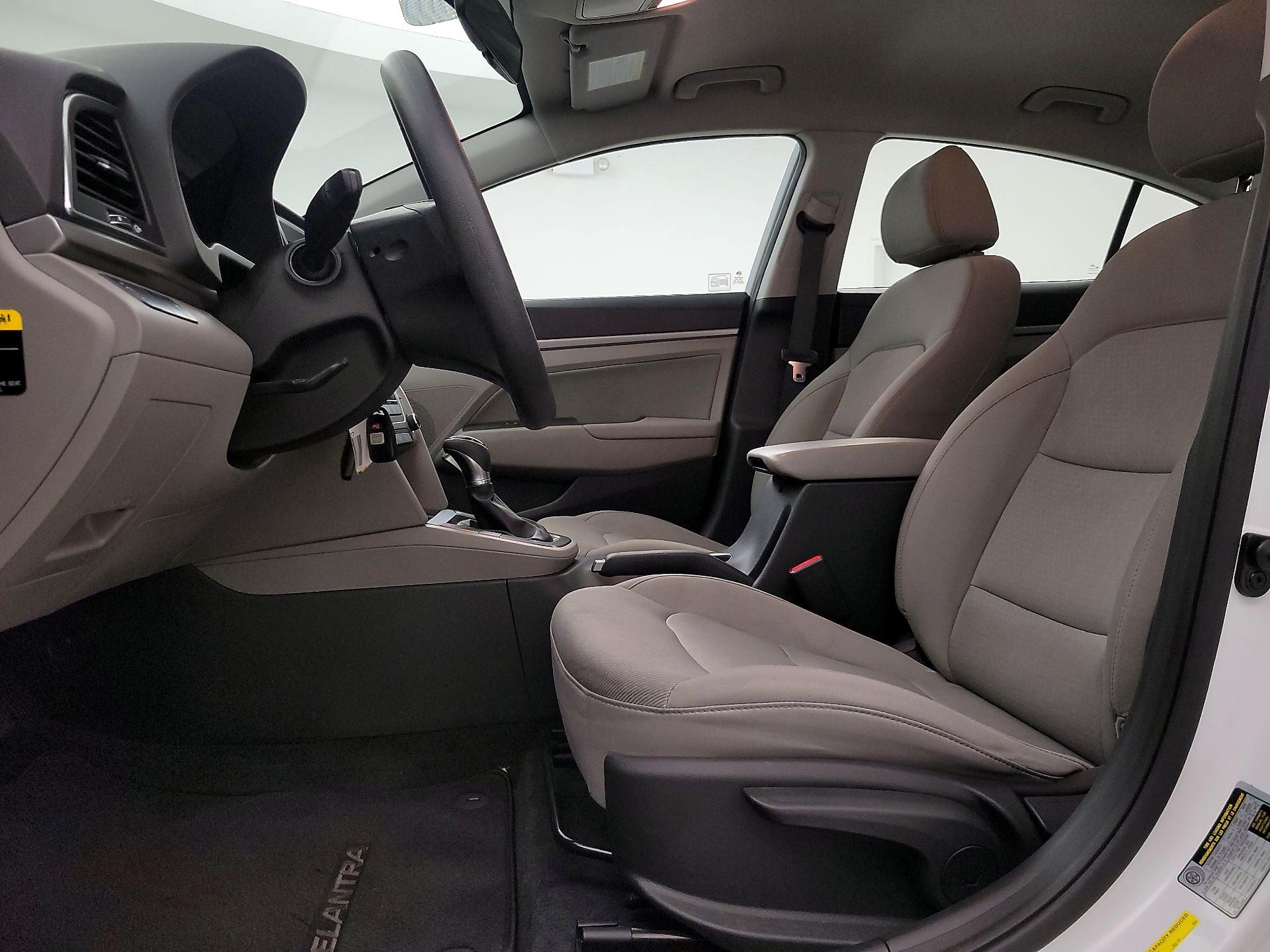 Thumbnail: 2017 Hyundai Elantra - 11