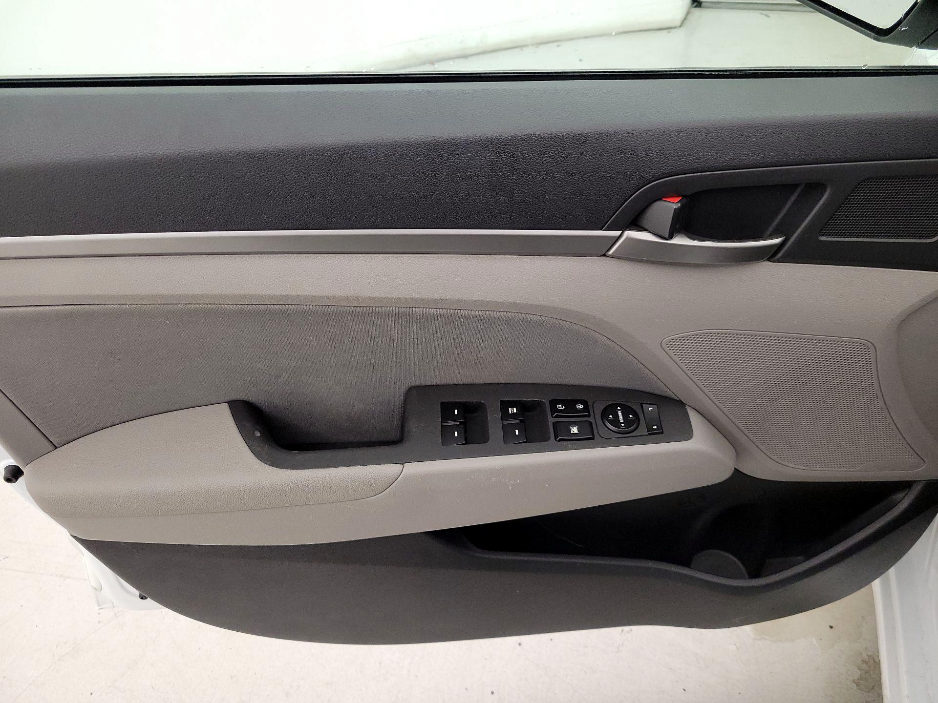 Thumbnail: 2017 Hyundai Elantra - 12