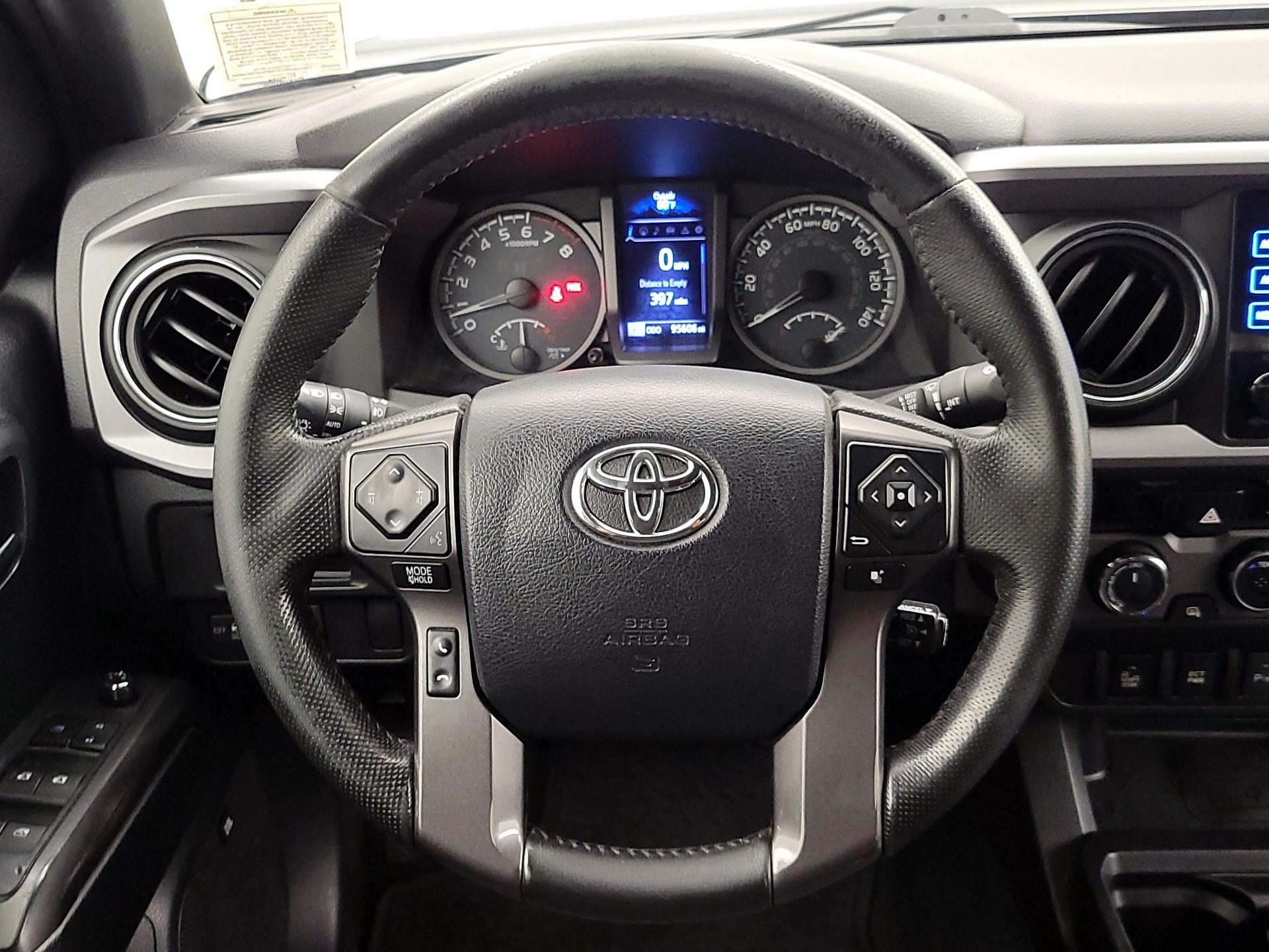 Thumbnail: 2016 Toyota Tacoma - 10