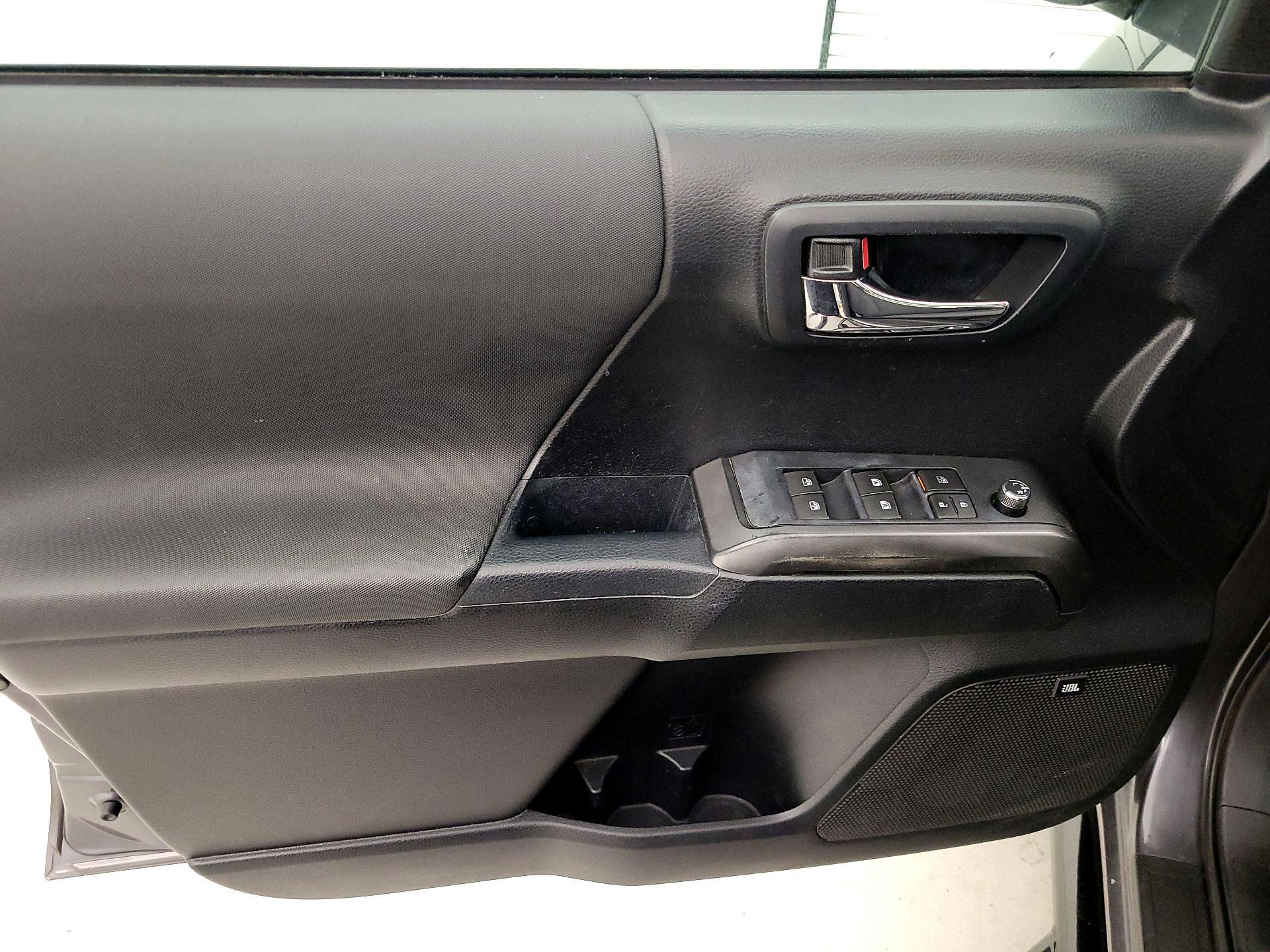 Thumbnail: 2016 Toyota Tacoma - 12