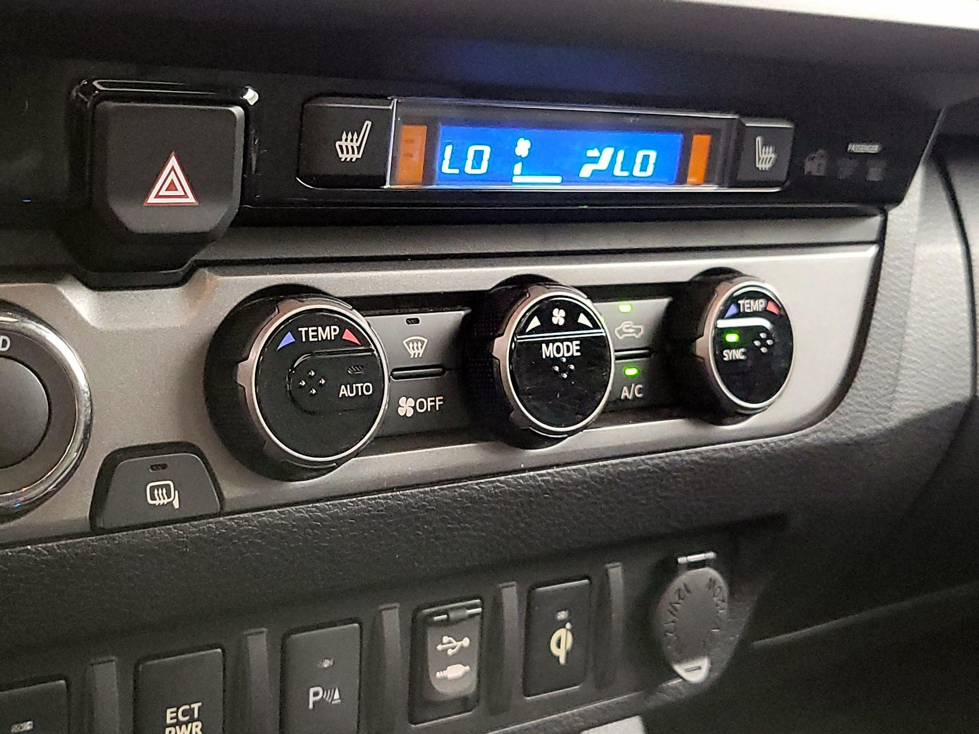 Thumbnail: 2016 Toyota Tacoma - 17