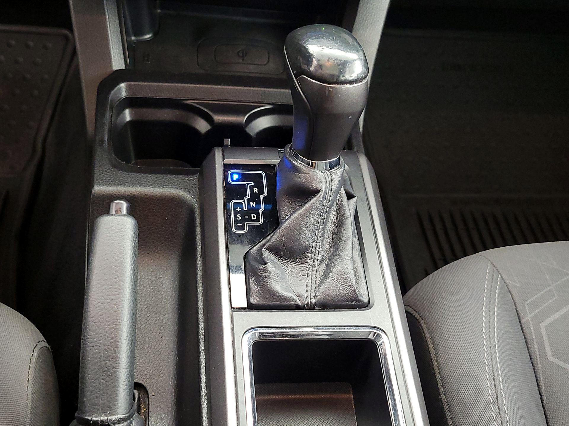 Thumbnail: 2016 Toyota Tacoma - 18