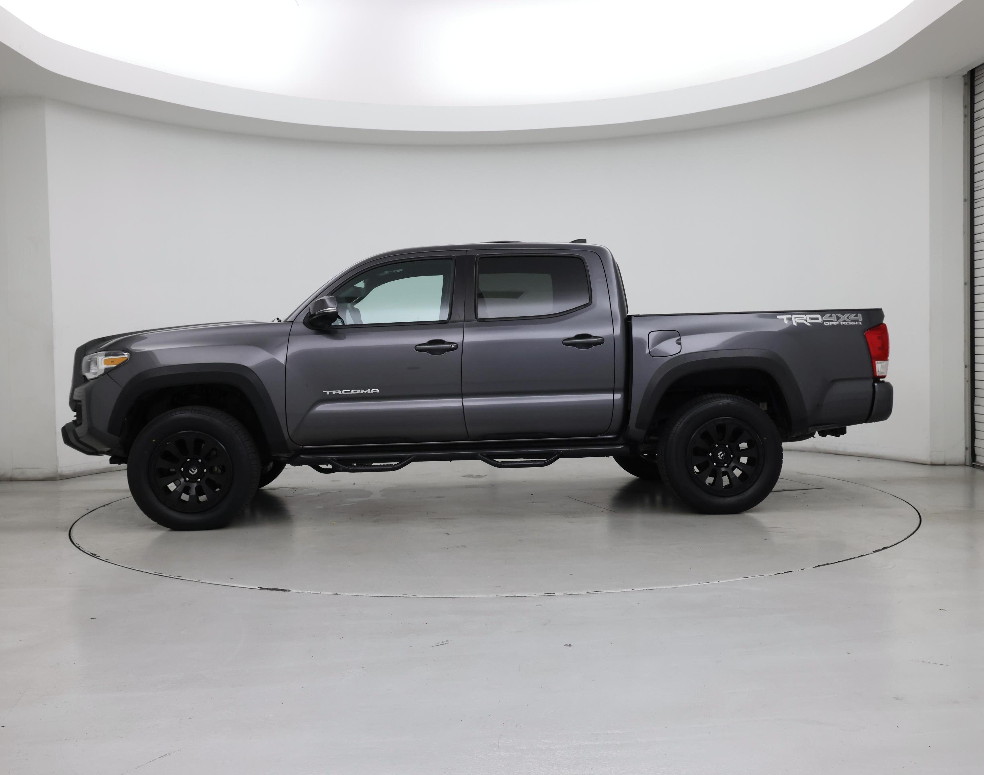 Thumbnail: 2016 Toyota Tacoma - 3