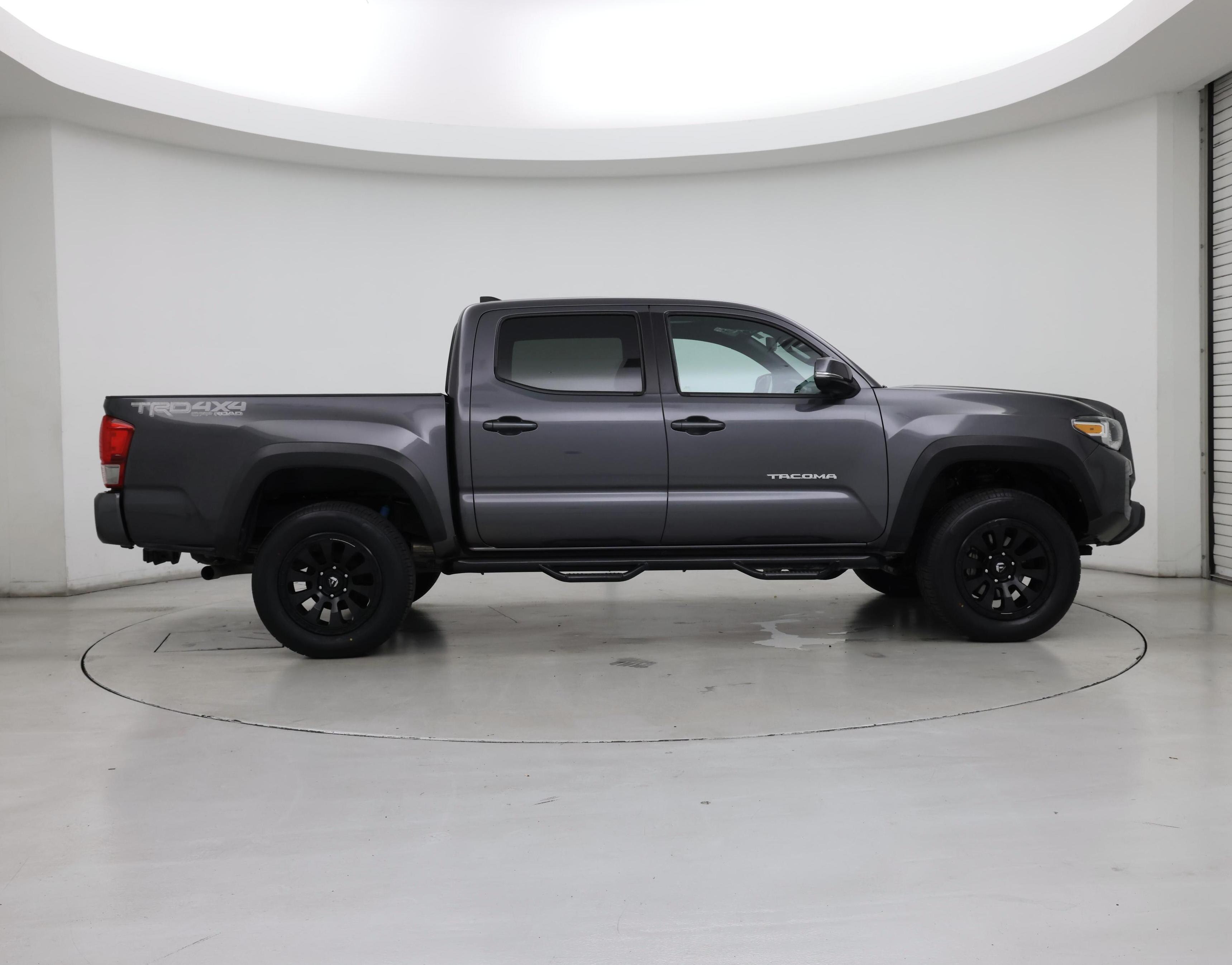 Thumbnail: 2016 Toyota Tacoma - 7