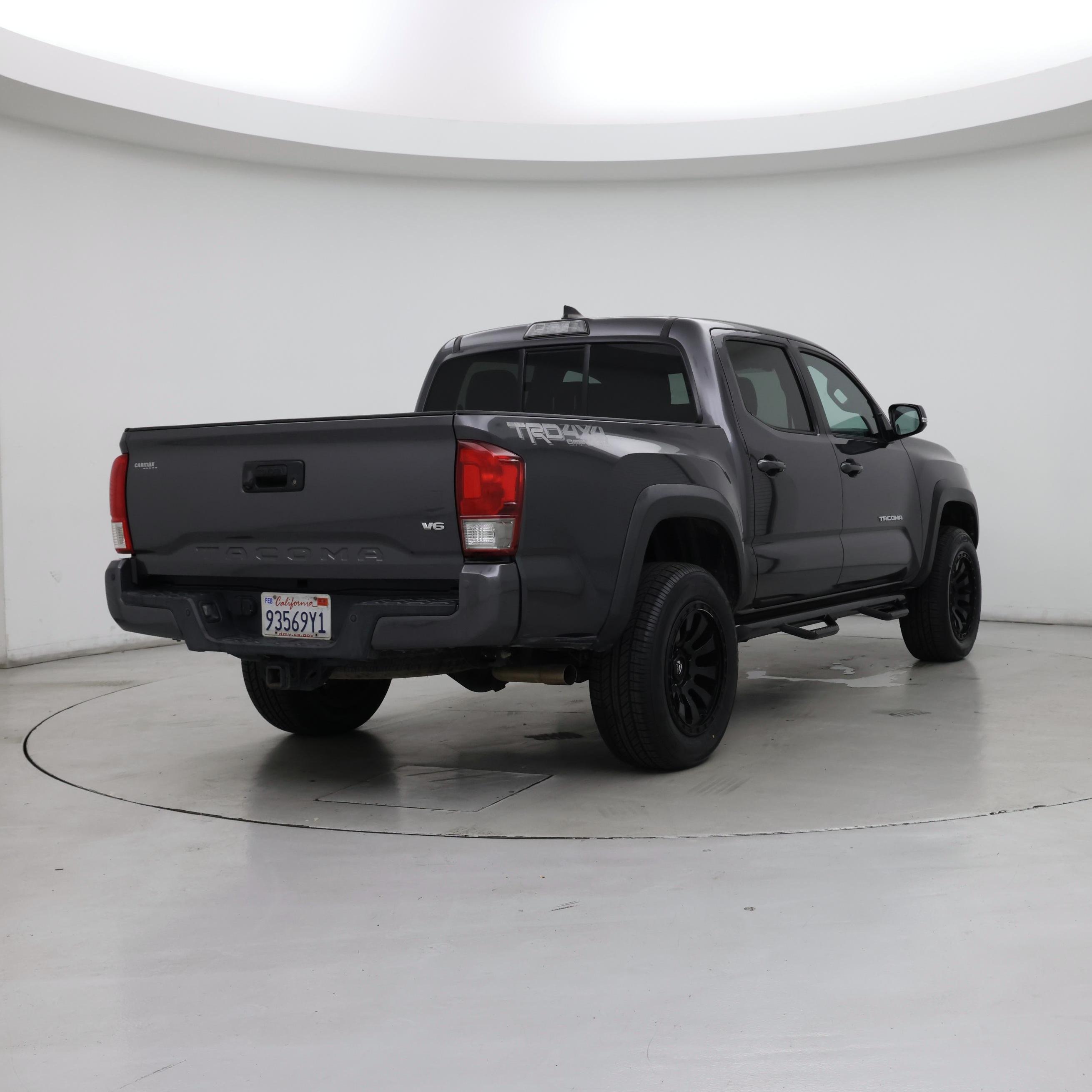Thumbnail: 2016 Toyota Tacoma - 8