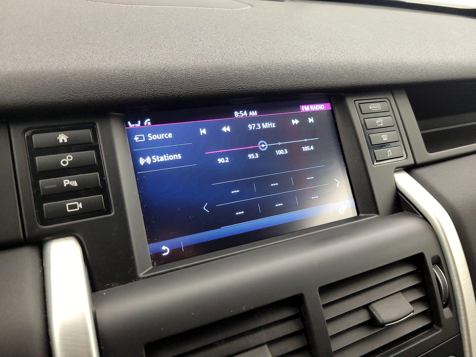 Thumbnail: 2016 Land Rover Discovery Sport - 15