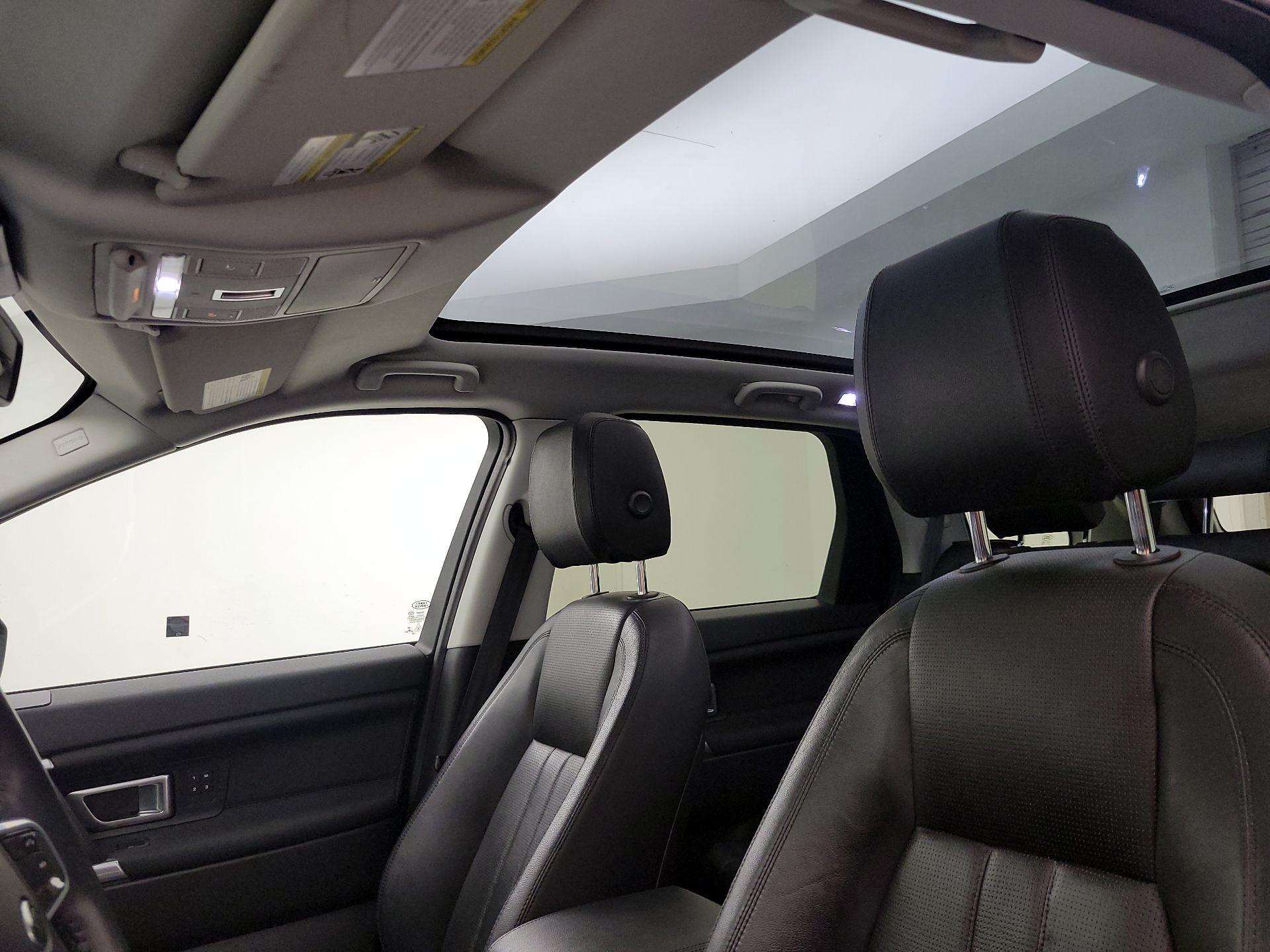 Thumbnail: 2016 Land Rover Discovery Sport - 18