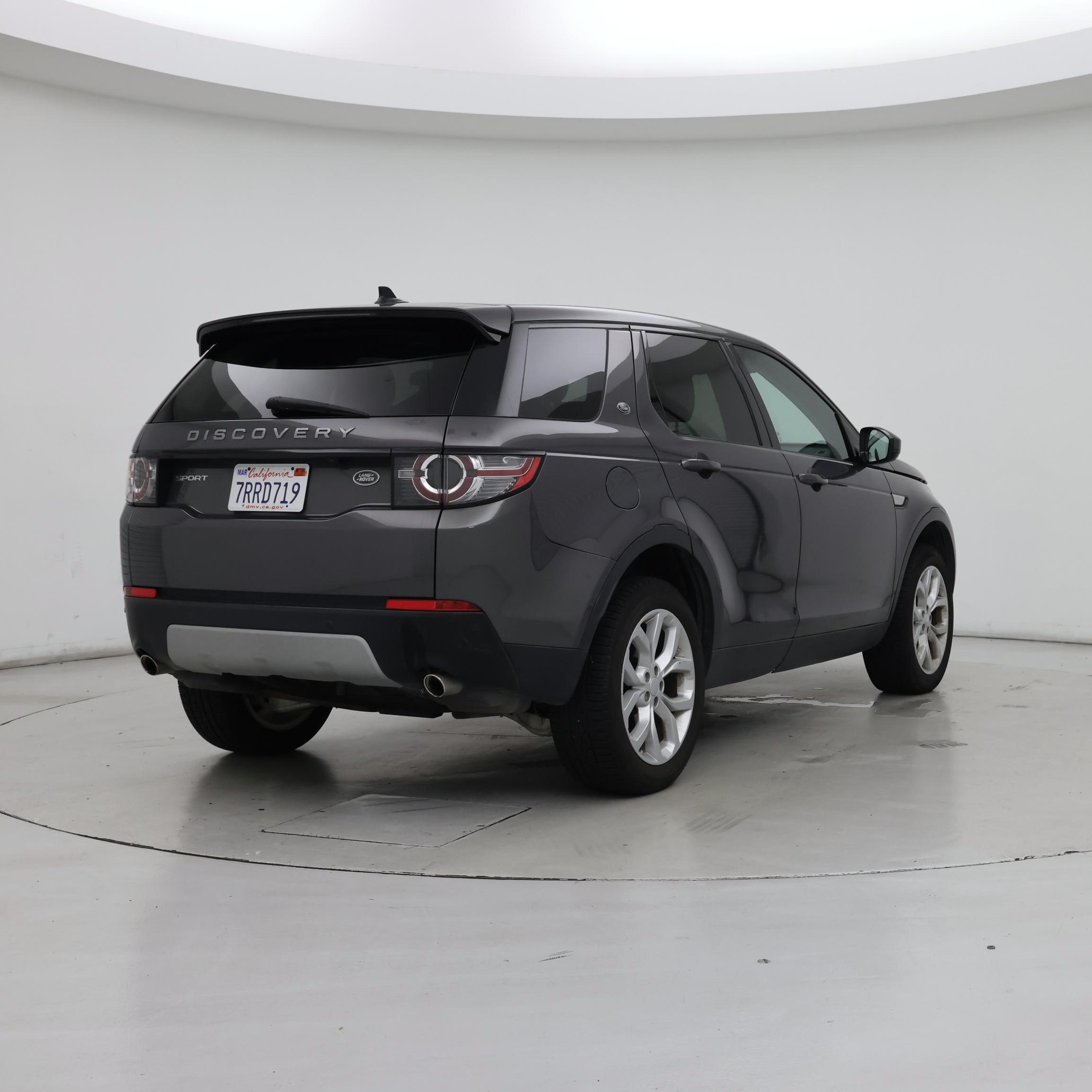 Thumbnail: 2016 Land Rover Discovery Sport - 8