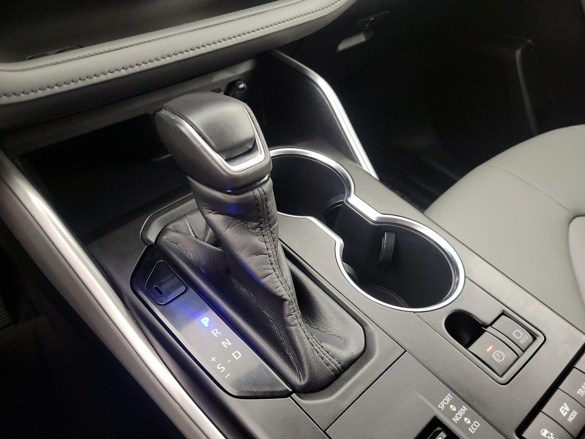 Thumbnail: 2020 Toyota Highlander - 18