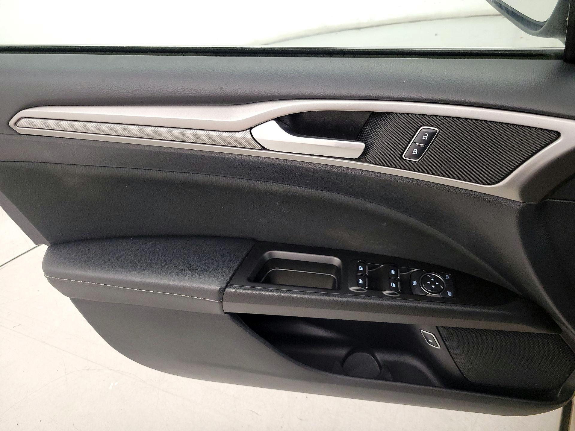Thumbnail: 2017 Ford Fusion - 12