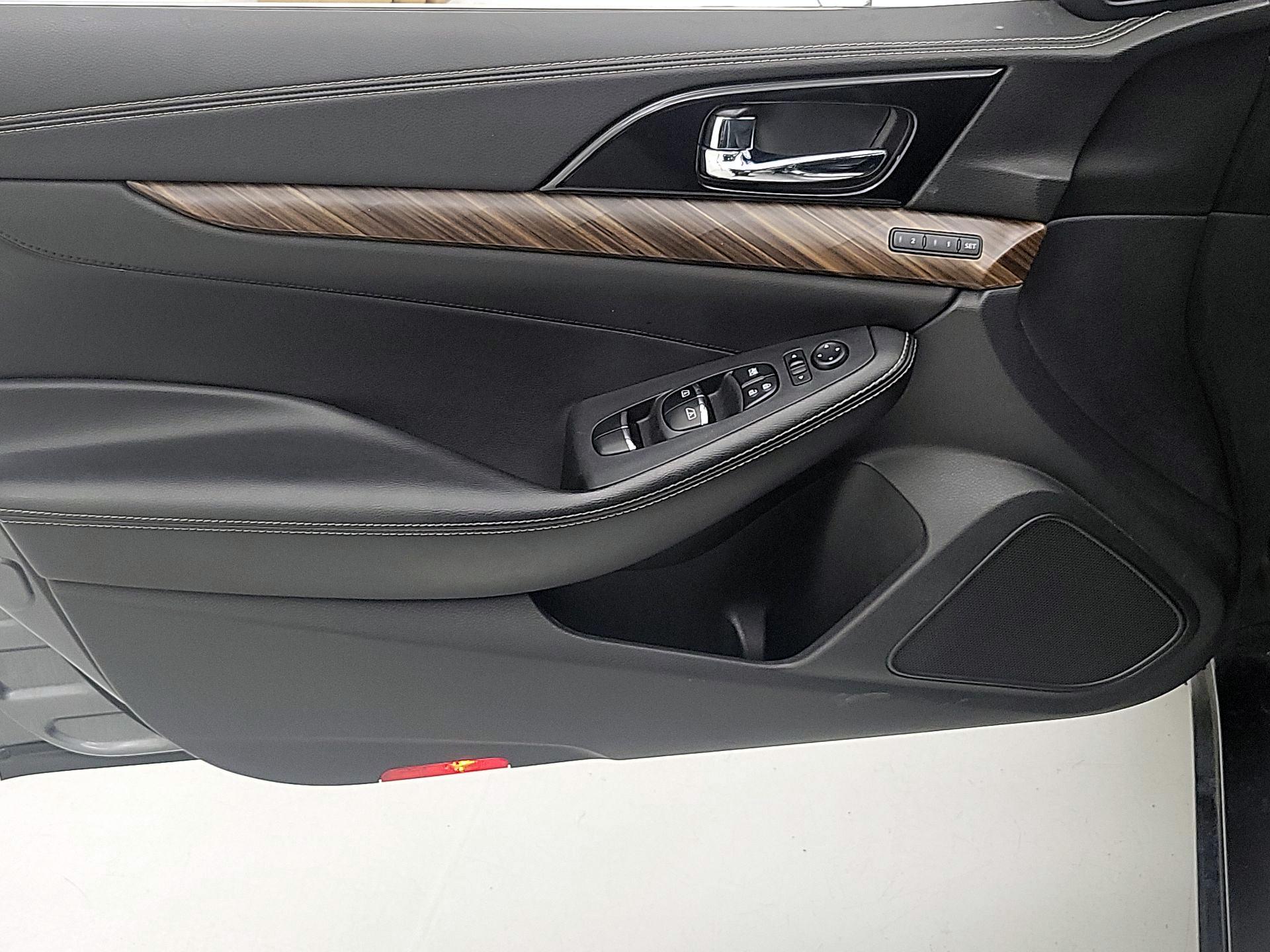 Thumbnail: 2017 Nissan Maxima - 12