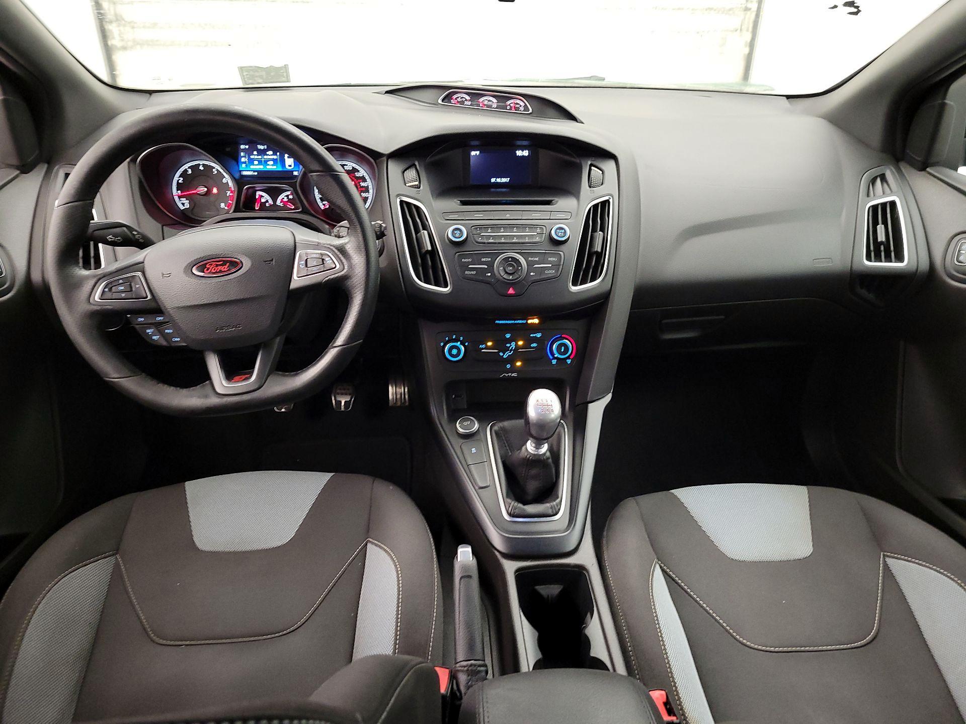 Thumbnail: 2016 Ford Focus - 9