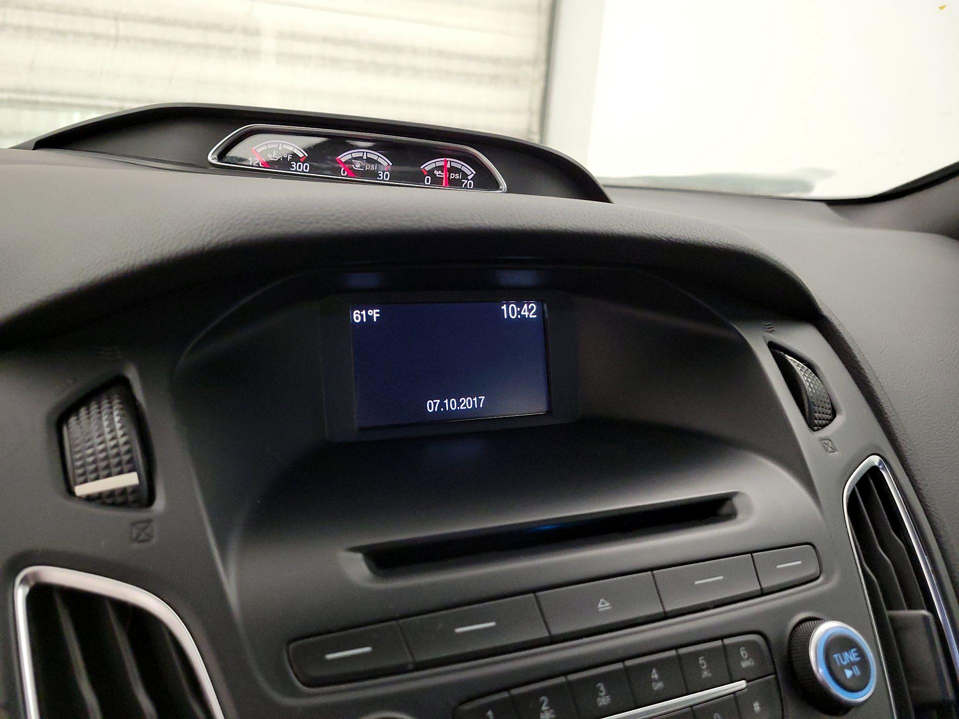 Thumbnail: 2016 Ford Focus - 15