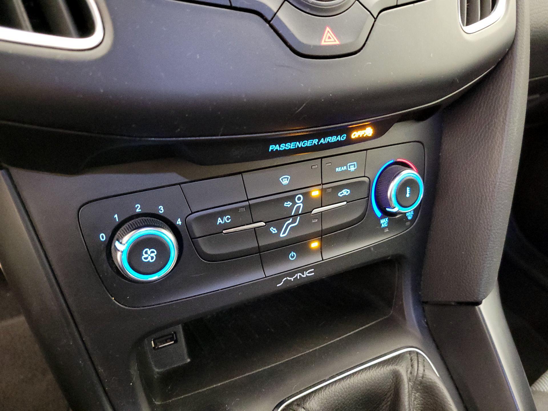 Thumbnail: 2016 Ford Focus - 16