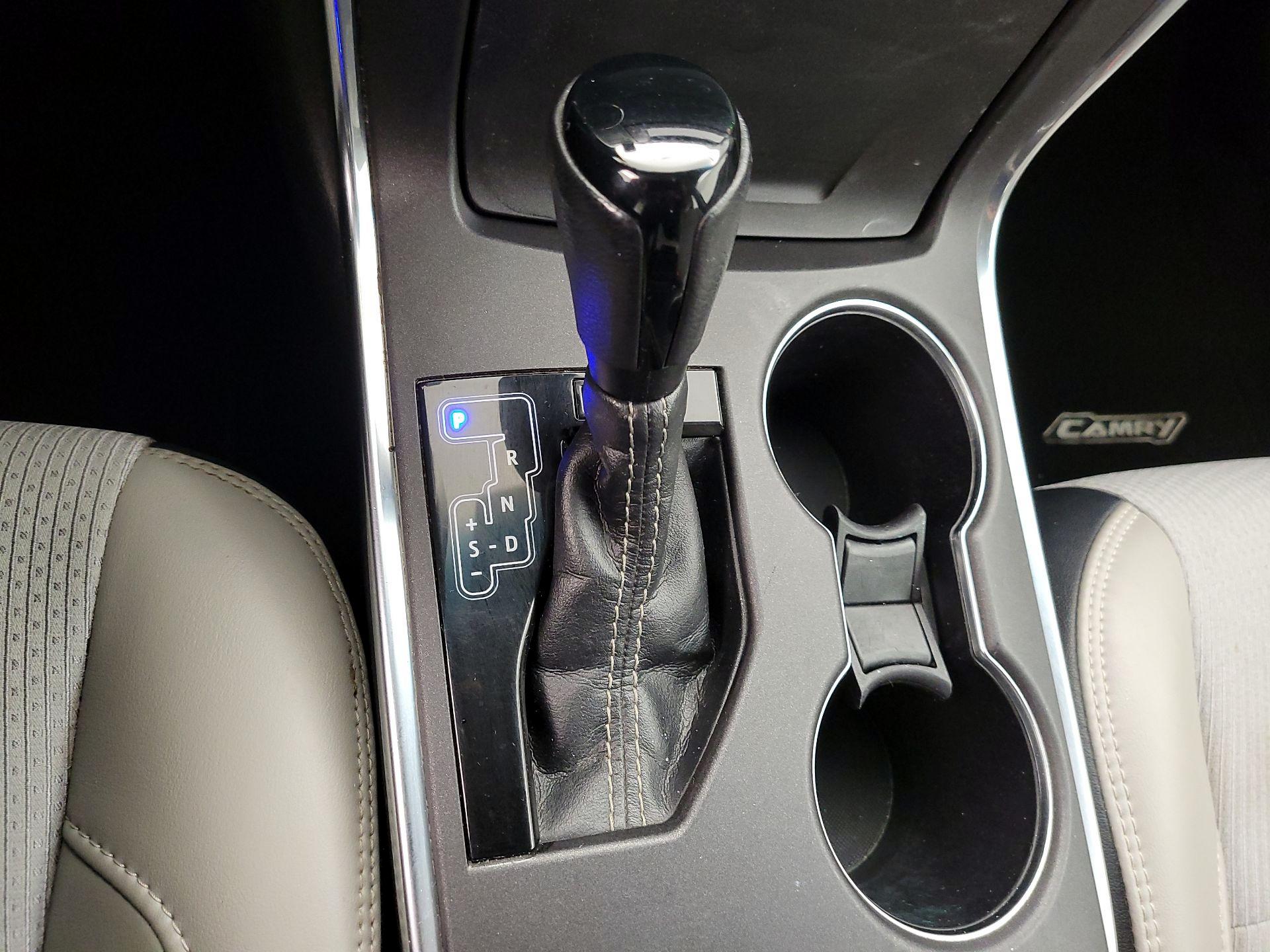 Thumbnail: 2016 Toyota Camry - 17