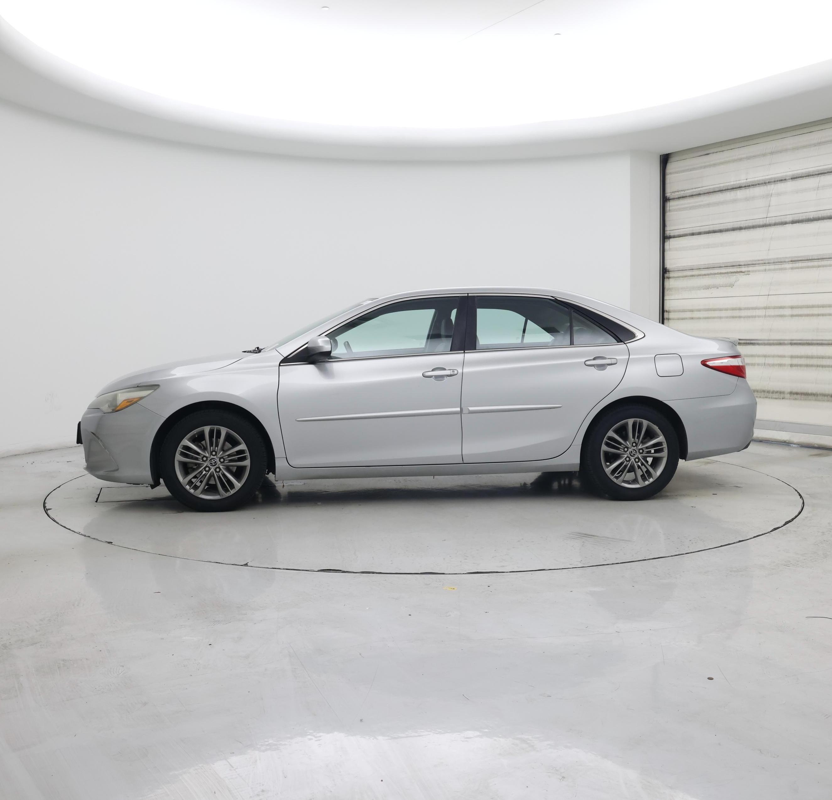 Thumbnail: 2016 Toyota Camry - 3