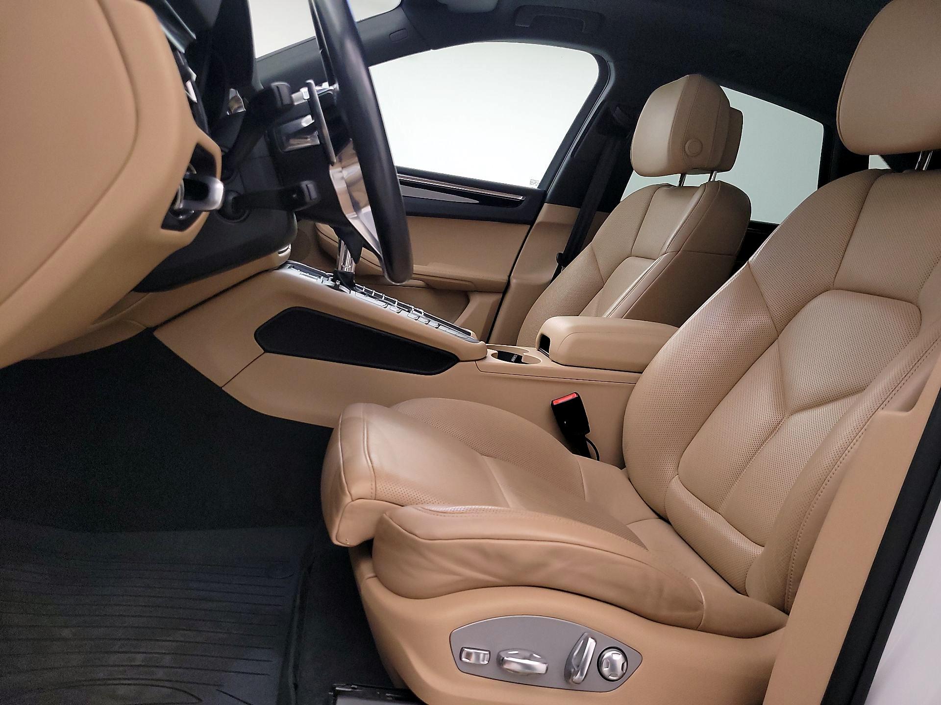 Thumbnail: 2020 Porsche Macan - 11