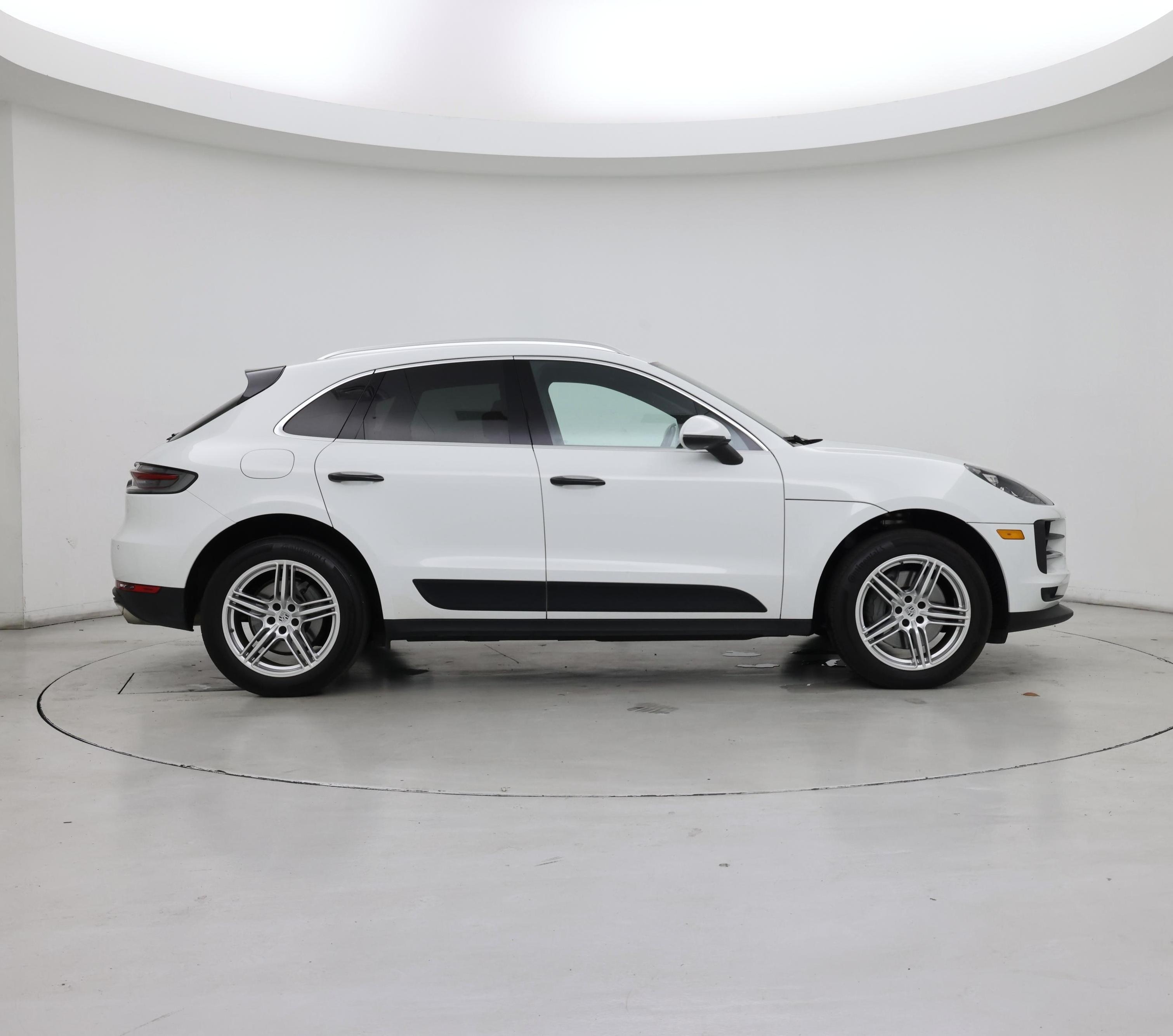 Thumbnail: 2020 Porsche Macan - 7