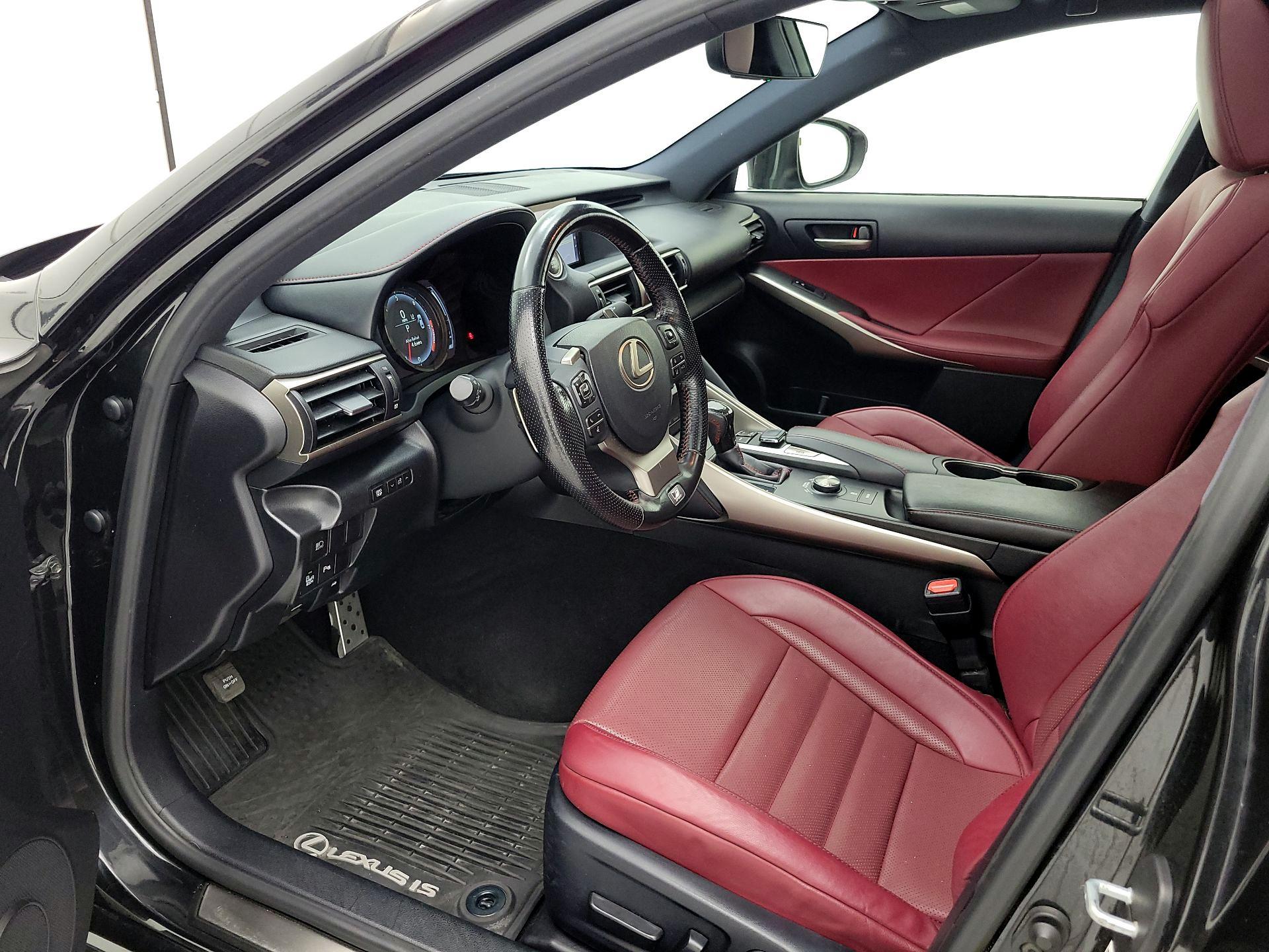 Thumbnail: 2019 Lexus IS - 11