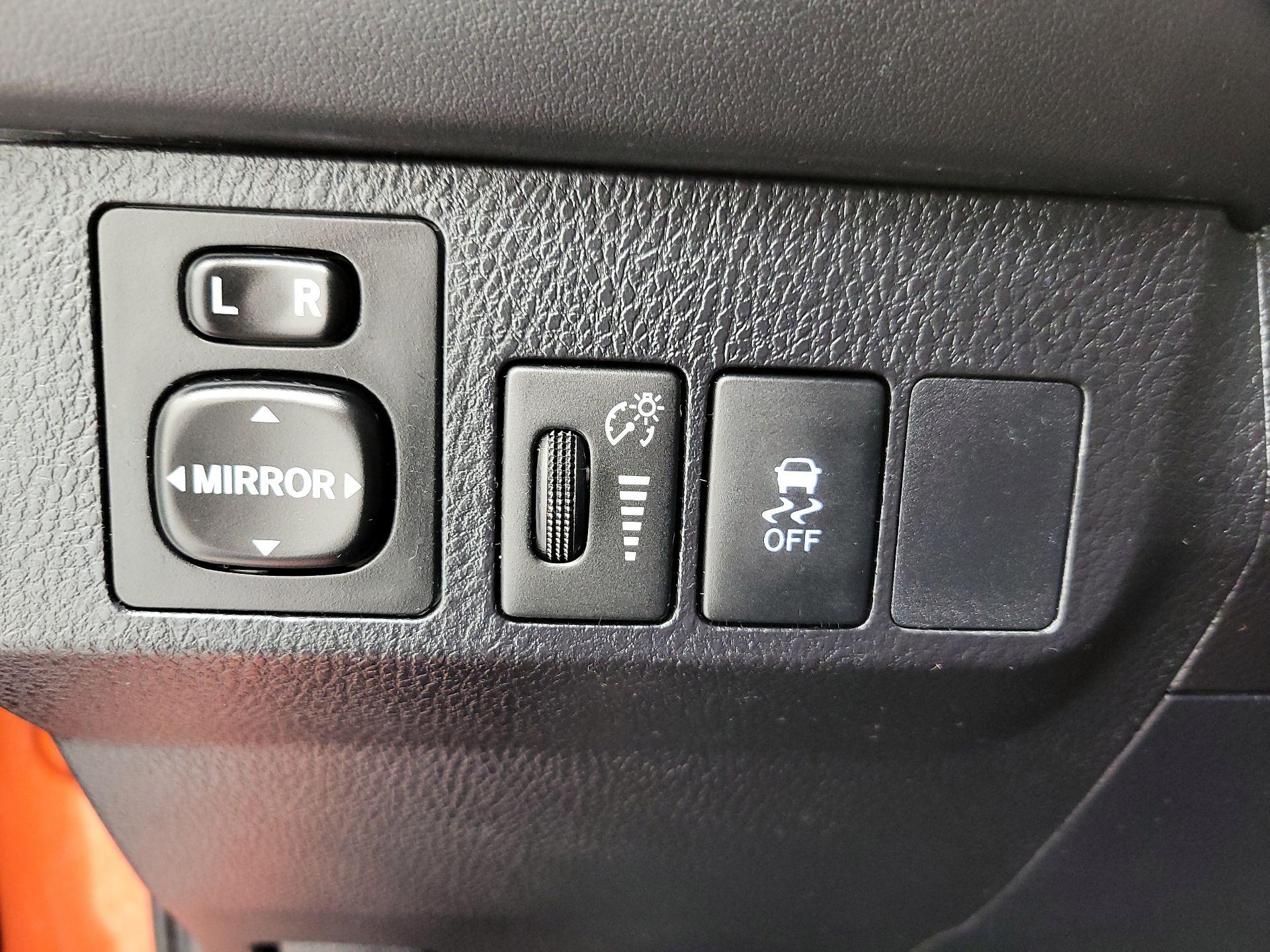 Thumbnail: 2015 Toyota RAV4 - 13