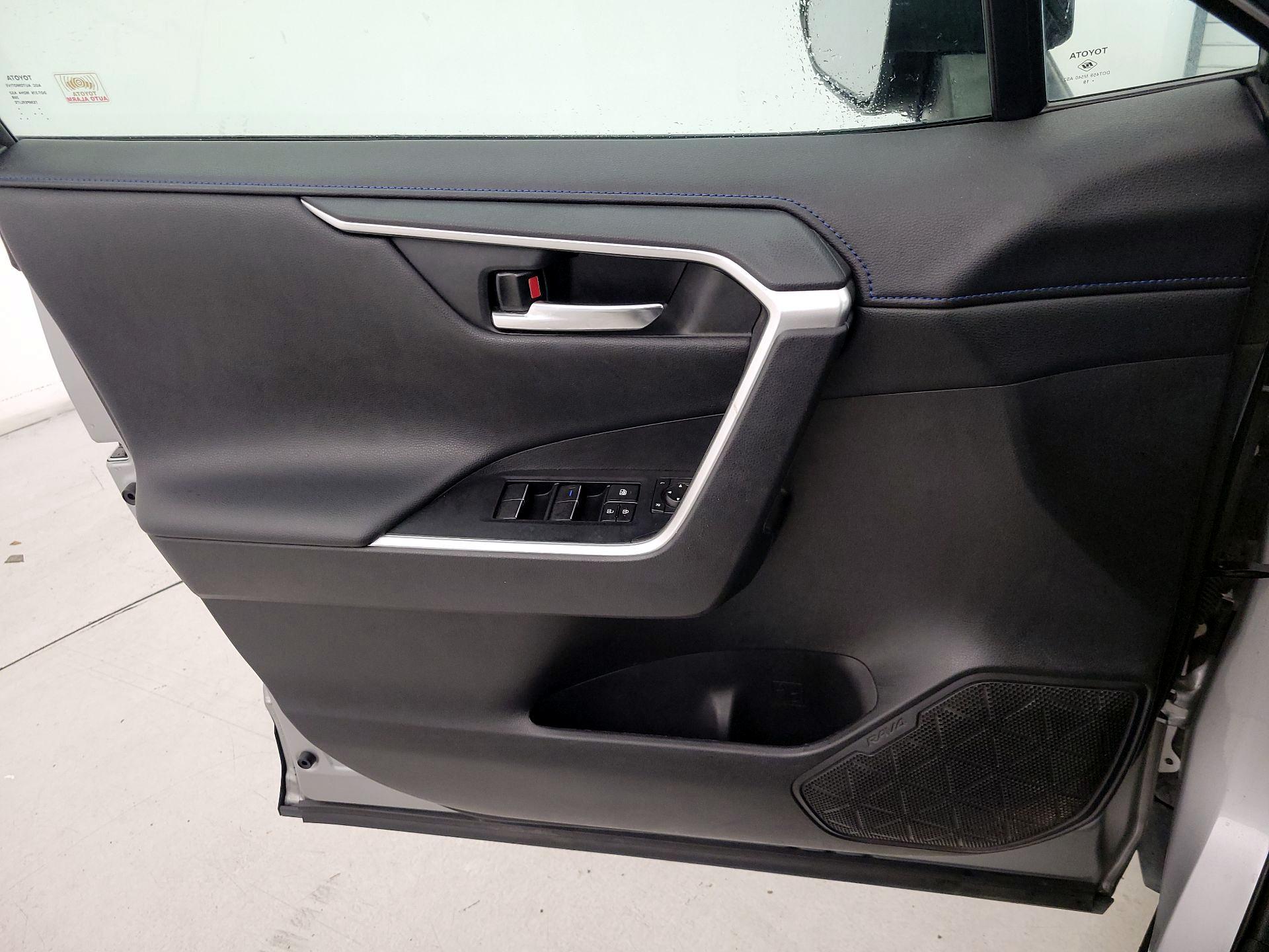 Thumbnail: 2020 Toyota RAV4 - 12