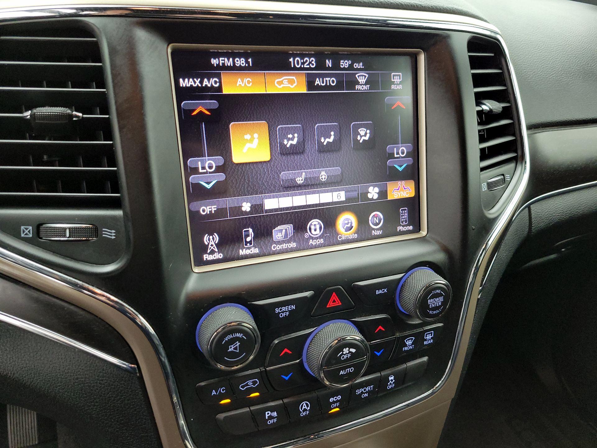 Thumbnail: 2016 Jeep Grand Cherokee - 17