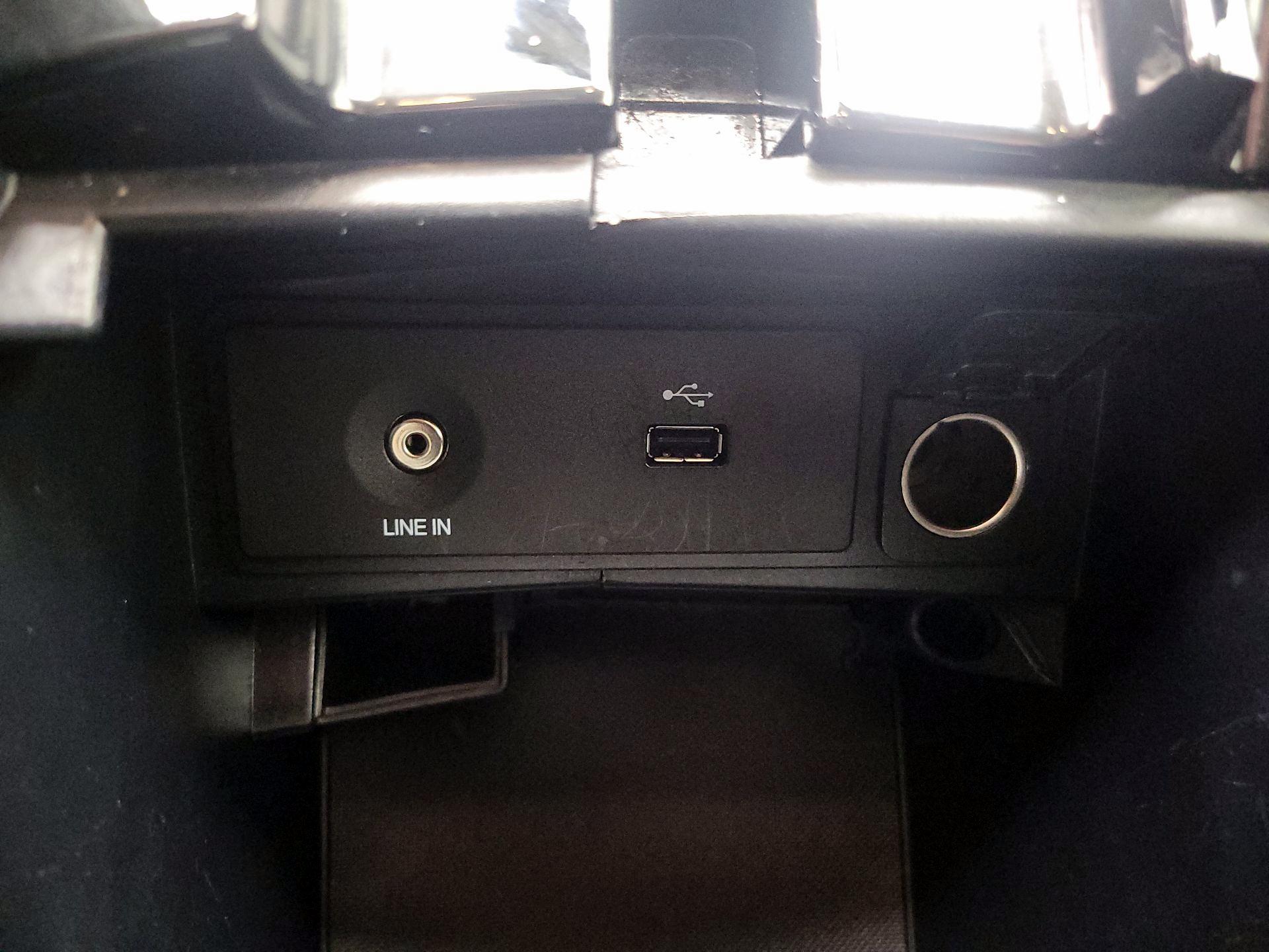 Thumbnail: 2014 Ford Fusion - 17