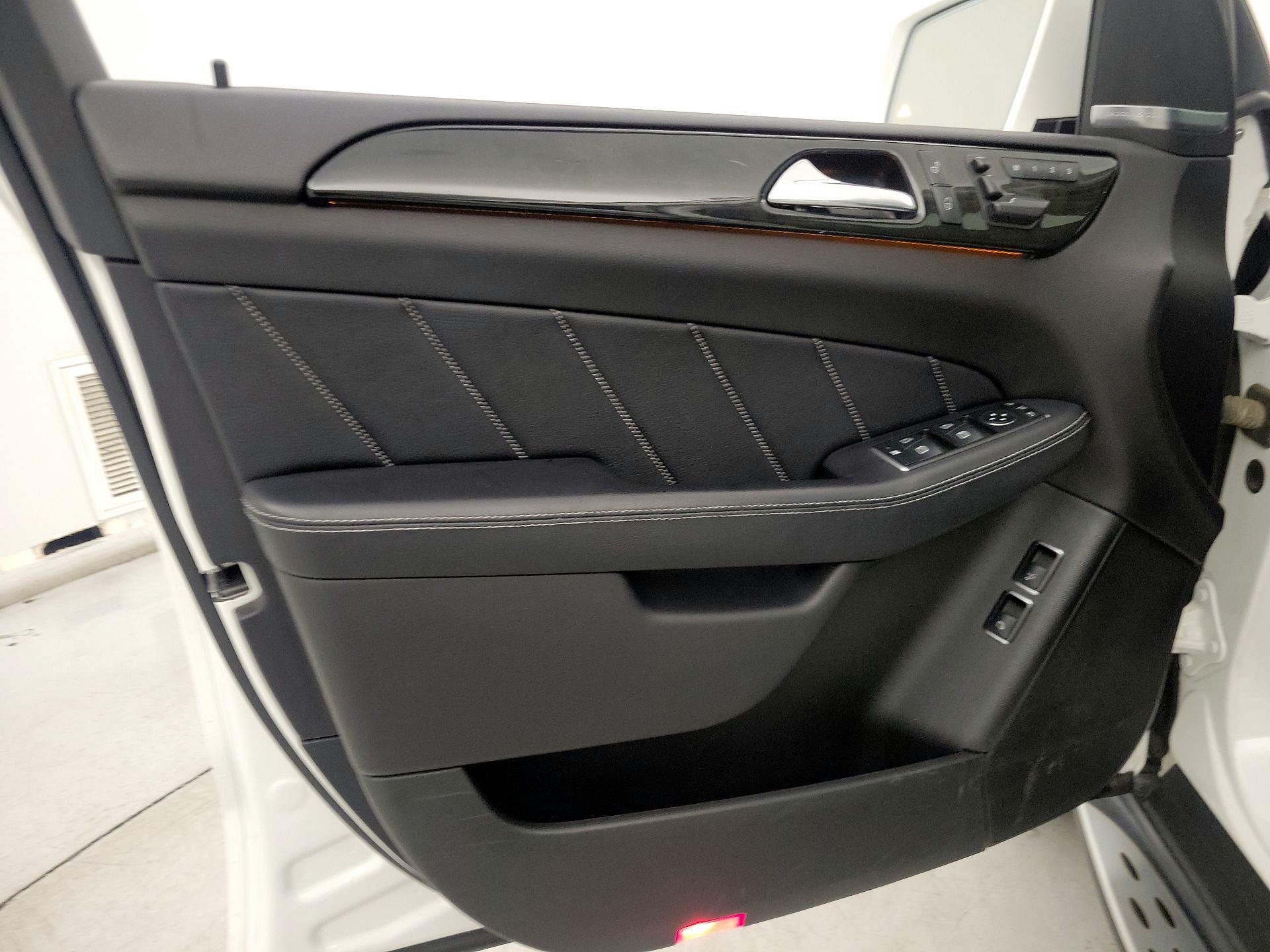 Thumbnail: 2016 Mercedes-Benz GL-Class - 12
