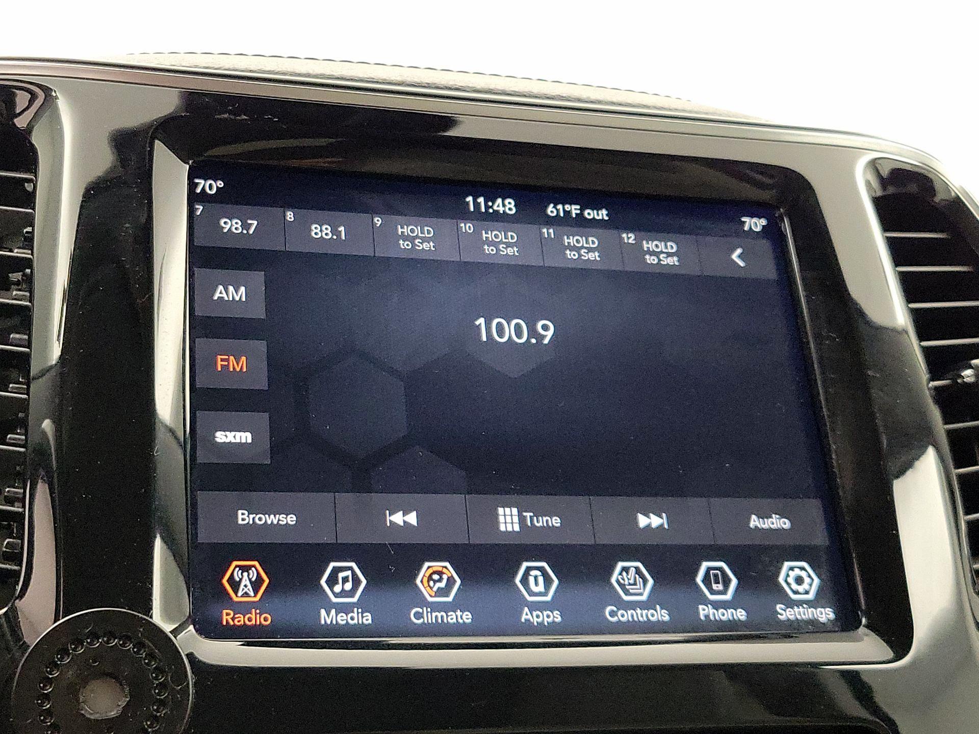 Thumbnail: 2019 Jeep Cherokee - 15