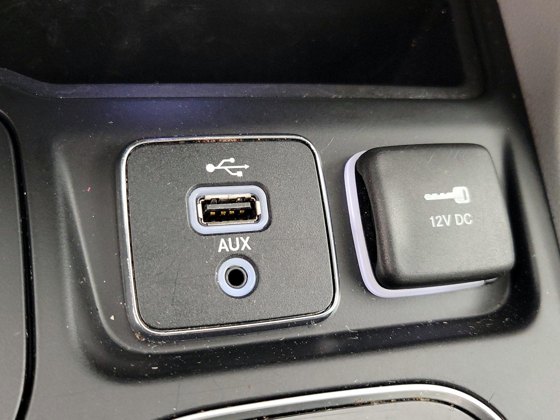 Thumbnail: 2019 Jeep Cherokee - 18