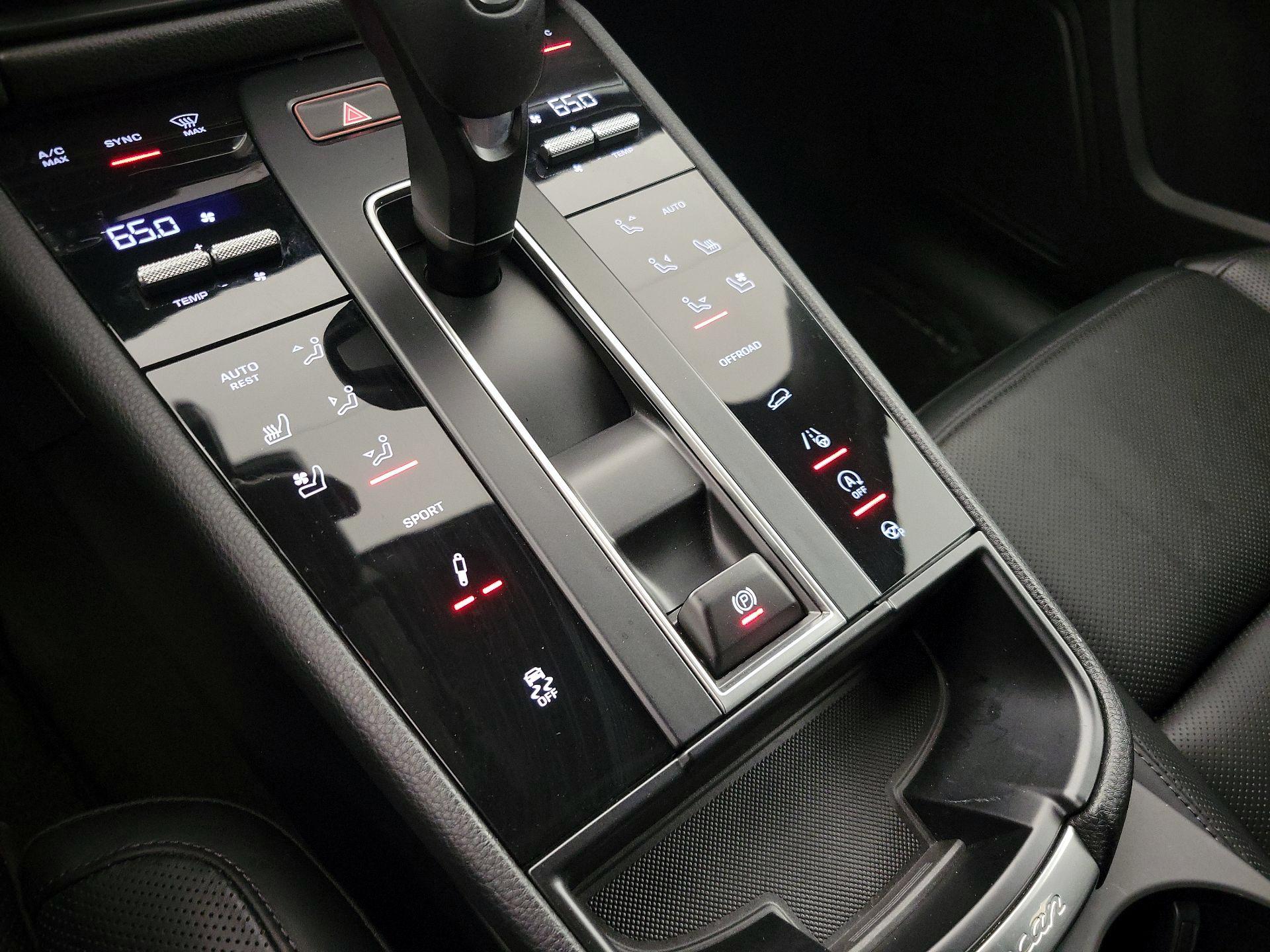 Thumbnail: 2024 Porsche Macan - 17