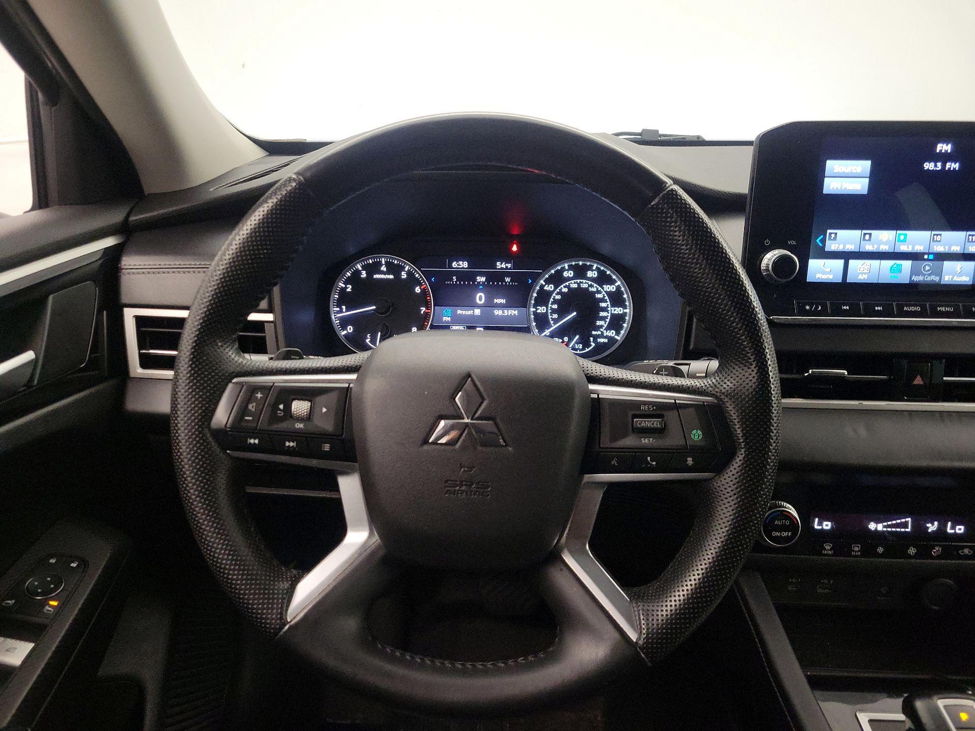 Thumbnail: 2022 Mitsubishi Outlander - 10