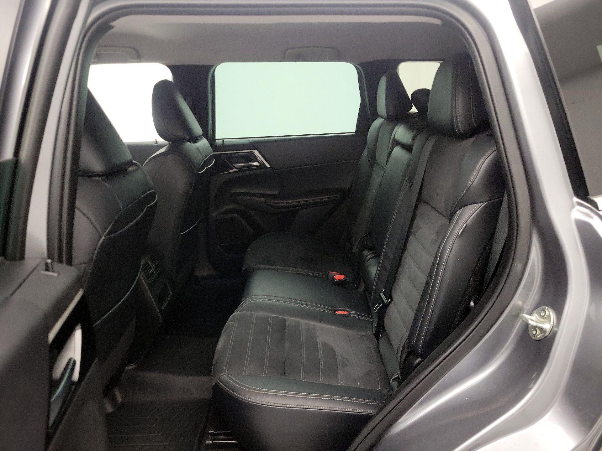 Thumbnail: 2022 Mitsubishi Outlander - 19