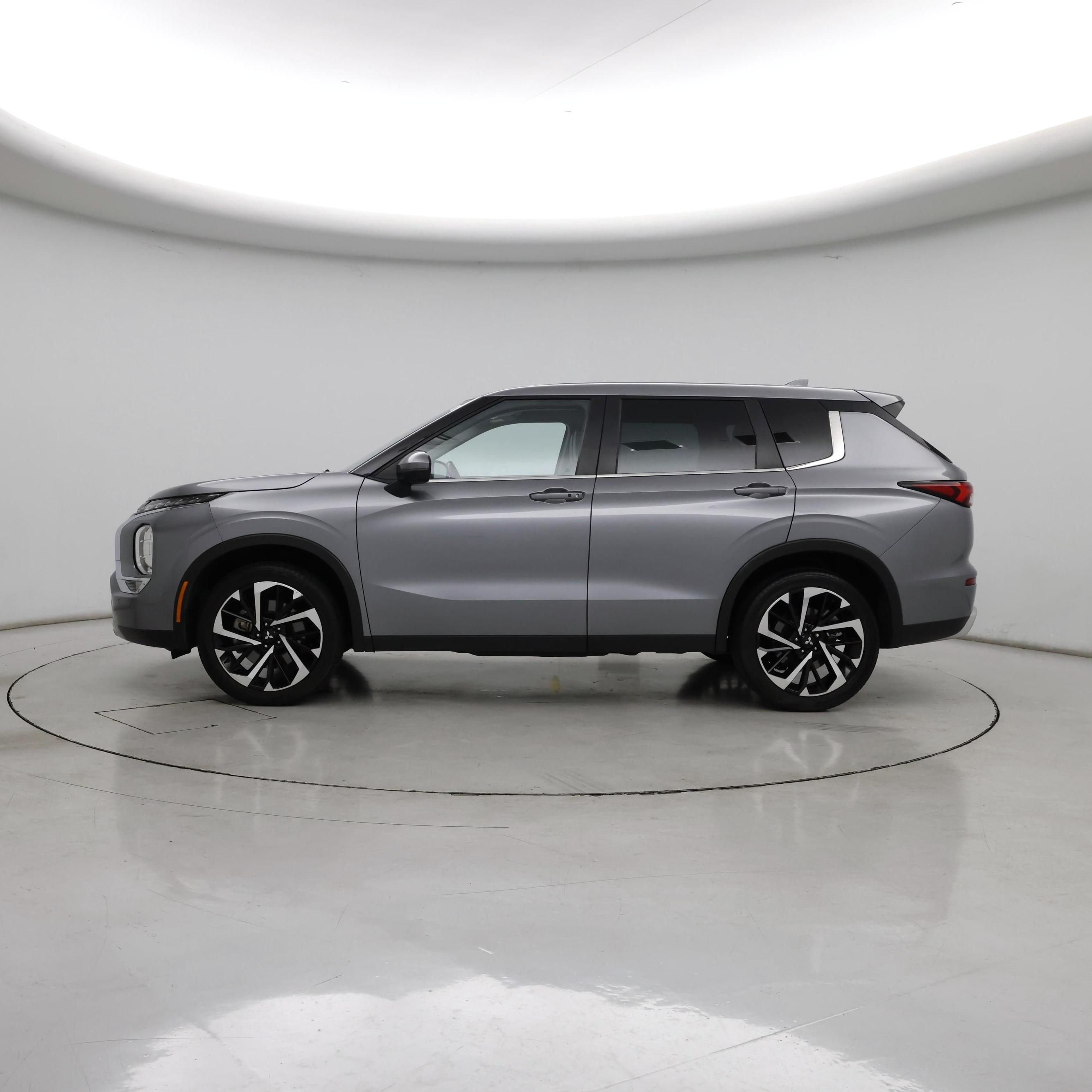 Thumbnail: 2022 Mitsubishi Outlander - 3