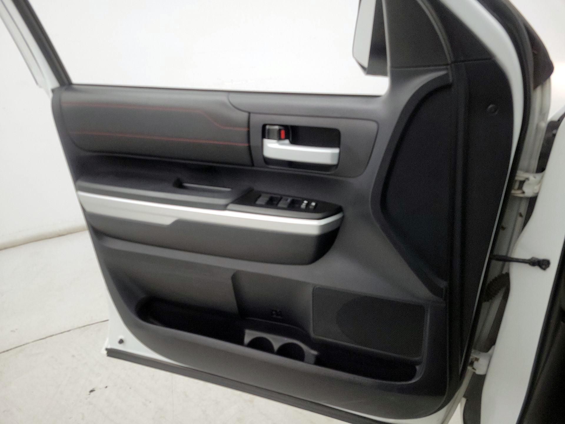 Thumbnail: 2016 Toyota Tundra - 12