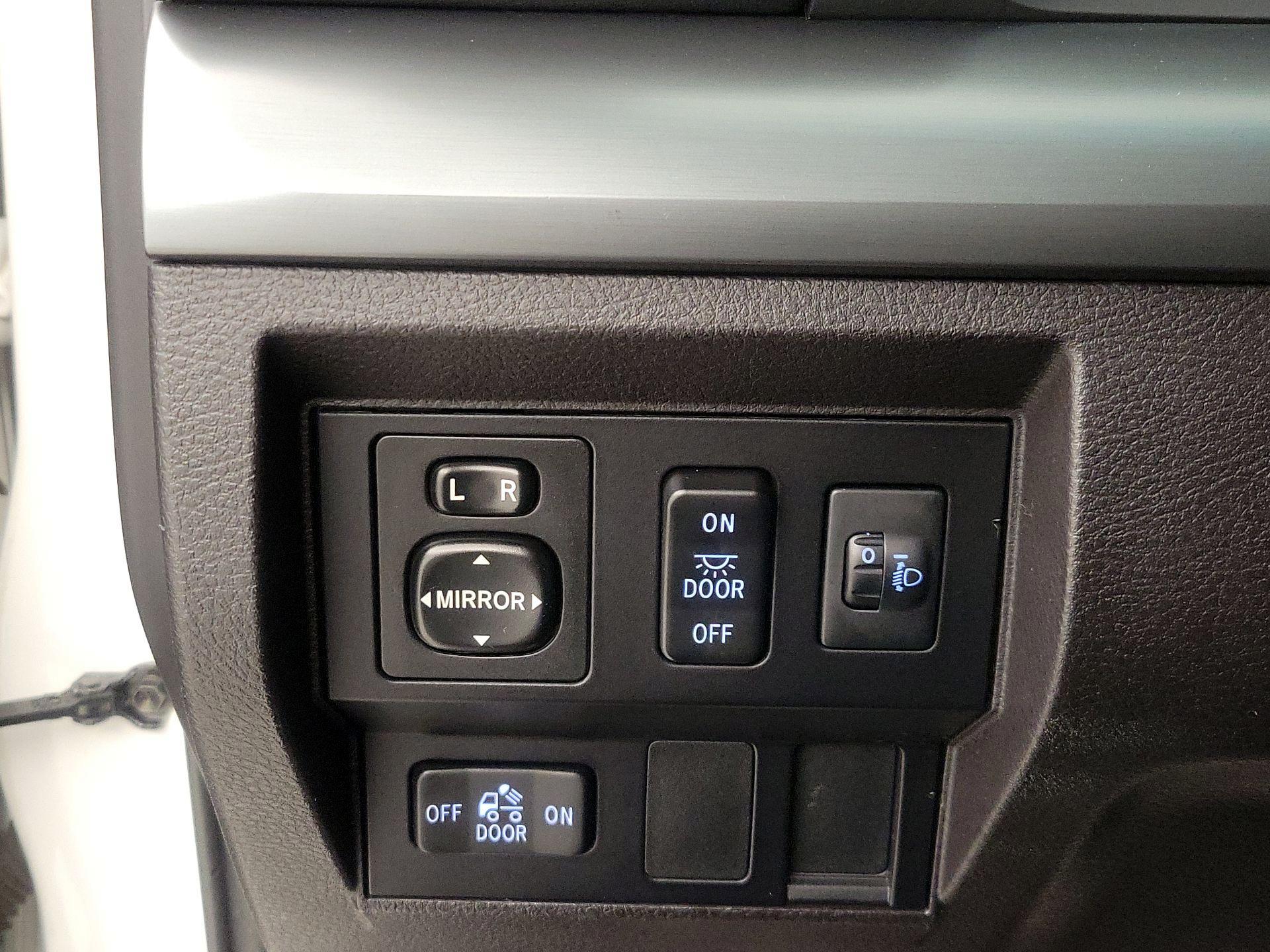 Thumbnail: 2016 Toyota Tundra - 13