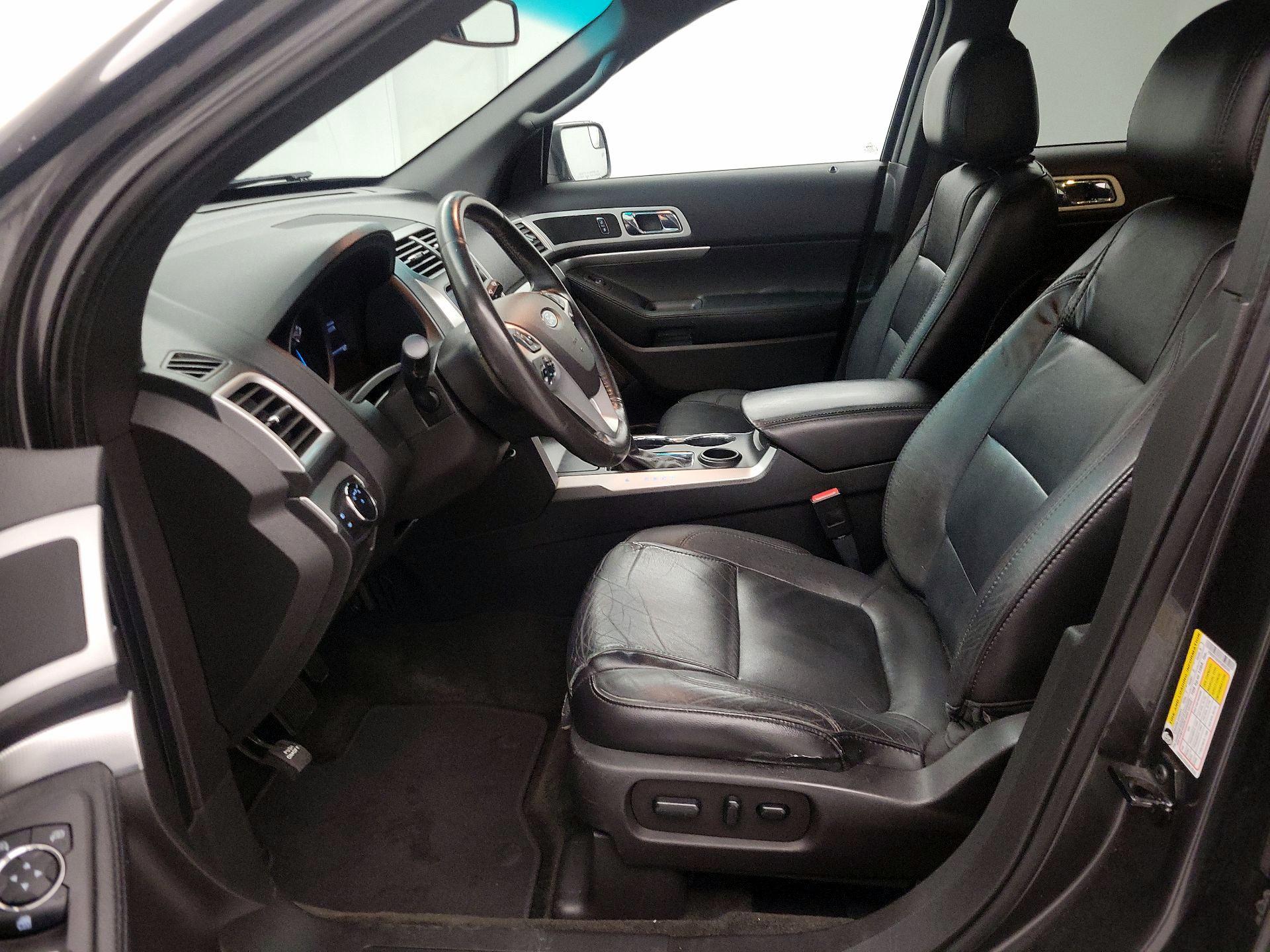 Thumbnail: 2015 Ford Explorer - 11