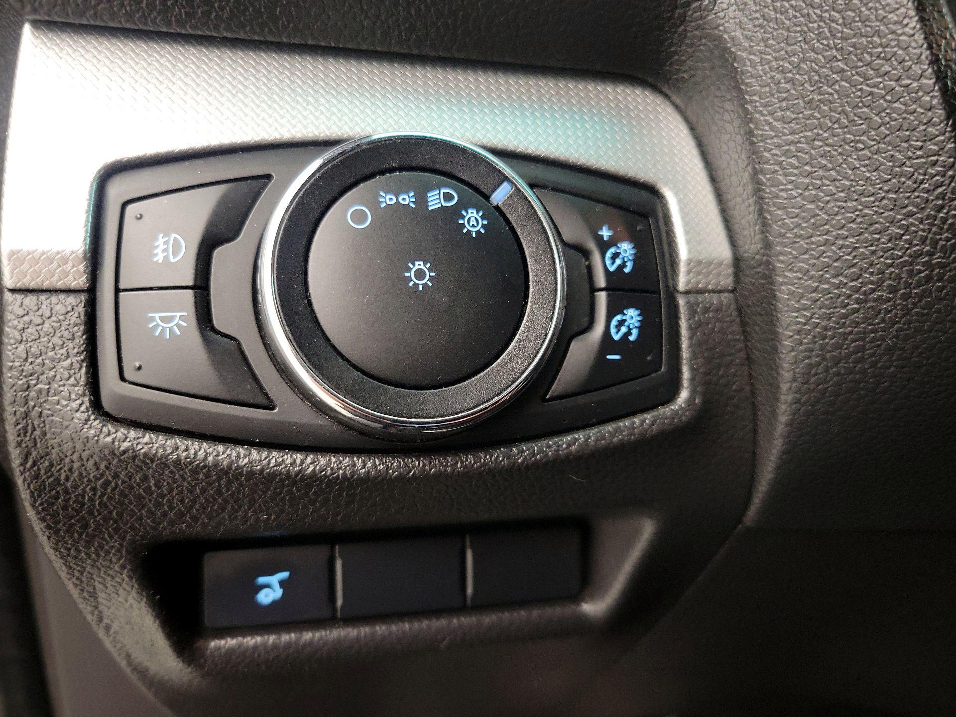 Thumbnail: 2015 Ford Explorer - 13